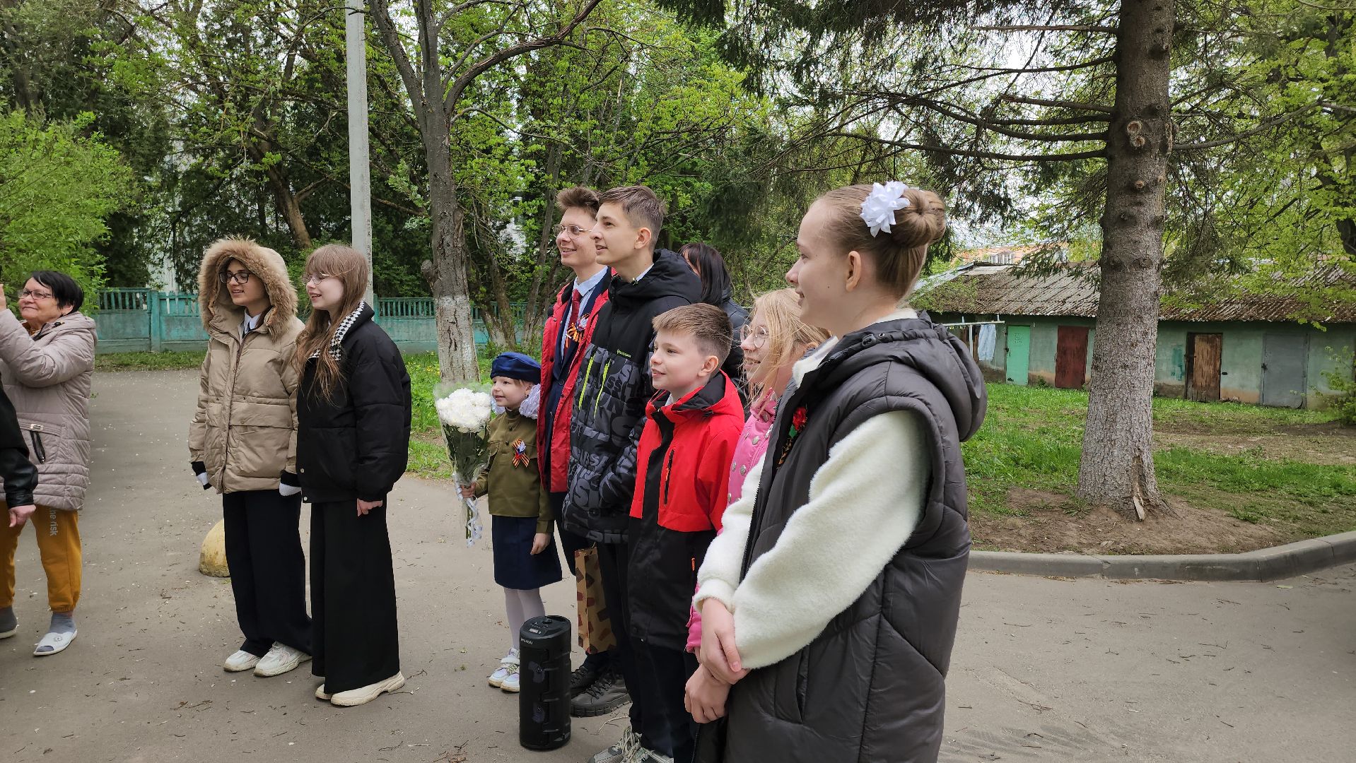 кашира, ветеран, день победы, концерт во дворе, школьники,