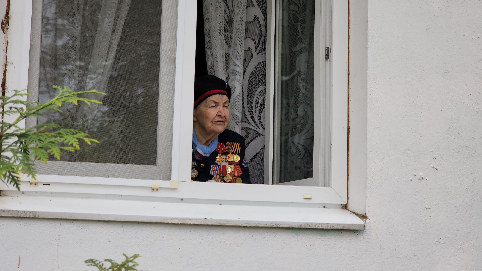 кашира, ветеран, день победы, концерт во дворе, школьники,