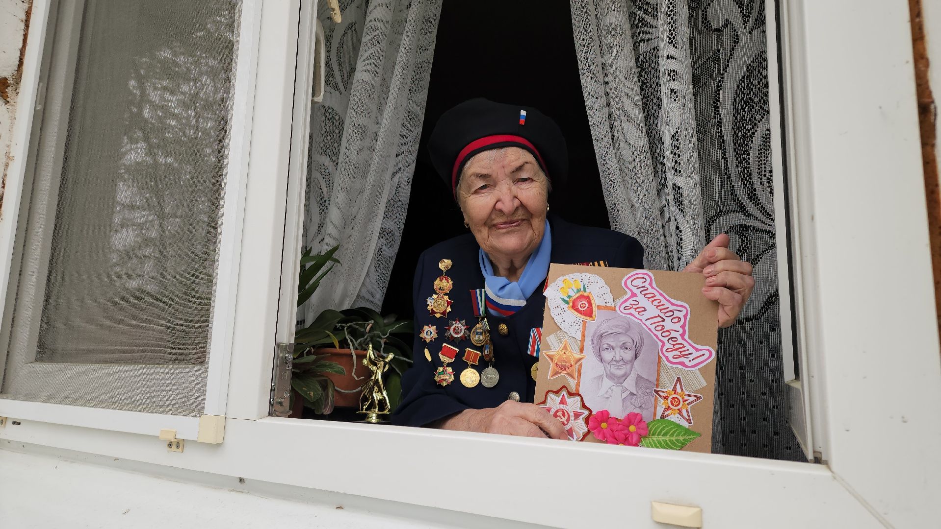 кашира, ветеран, день победы, концерт во дворе, школьники,