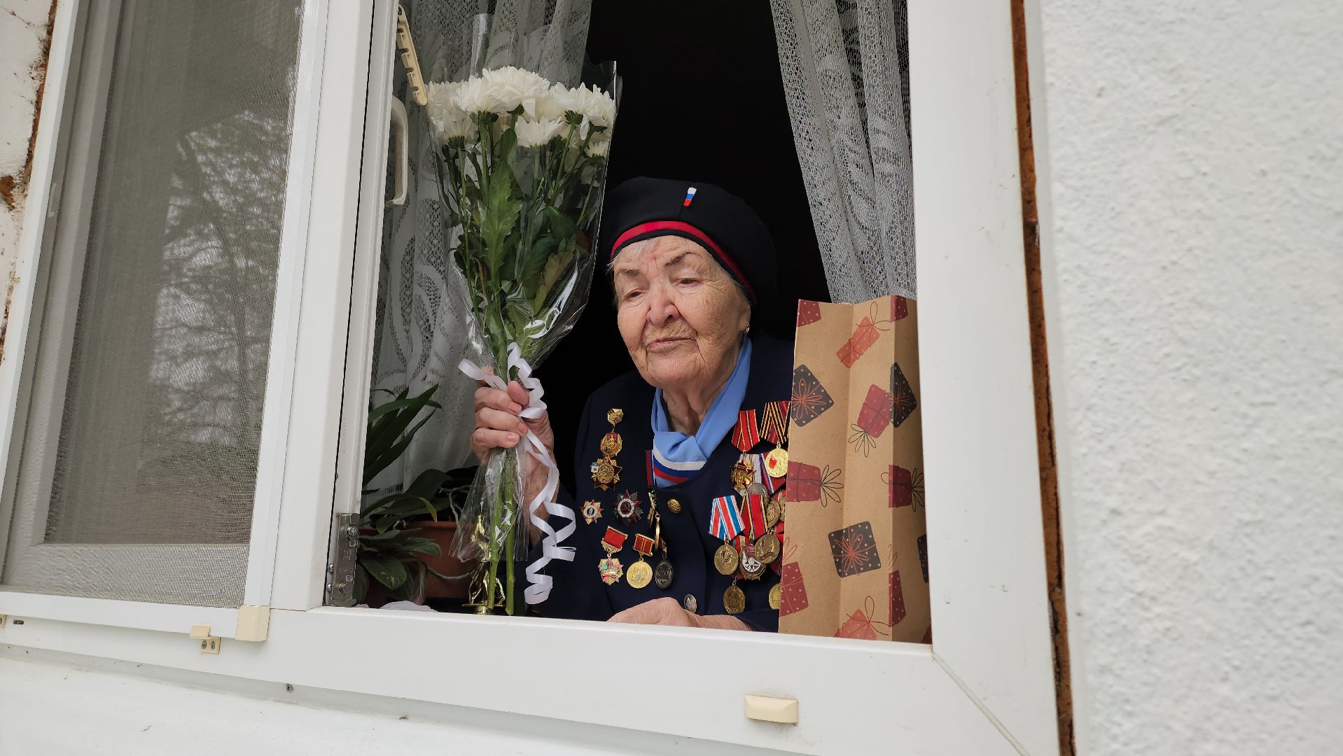 кашира, ветеран, день победы, концерт во дворе, школьники,