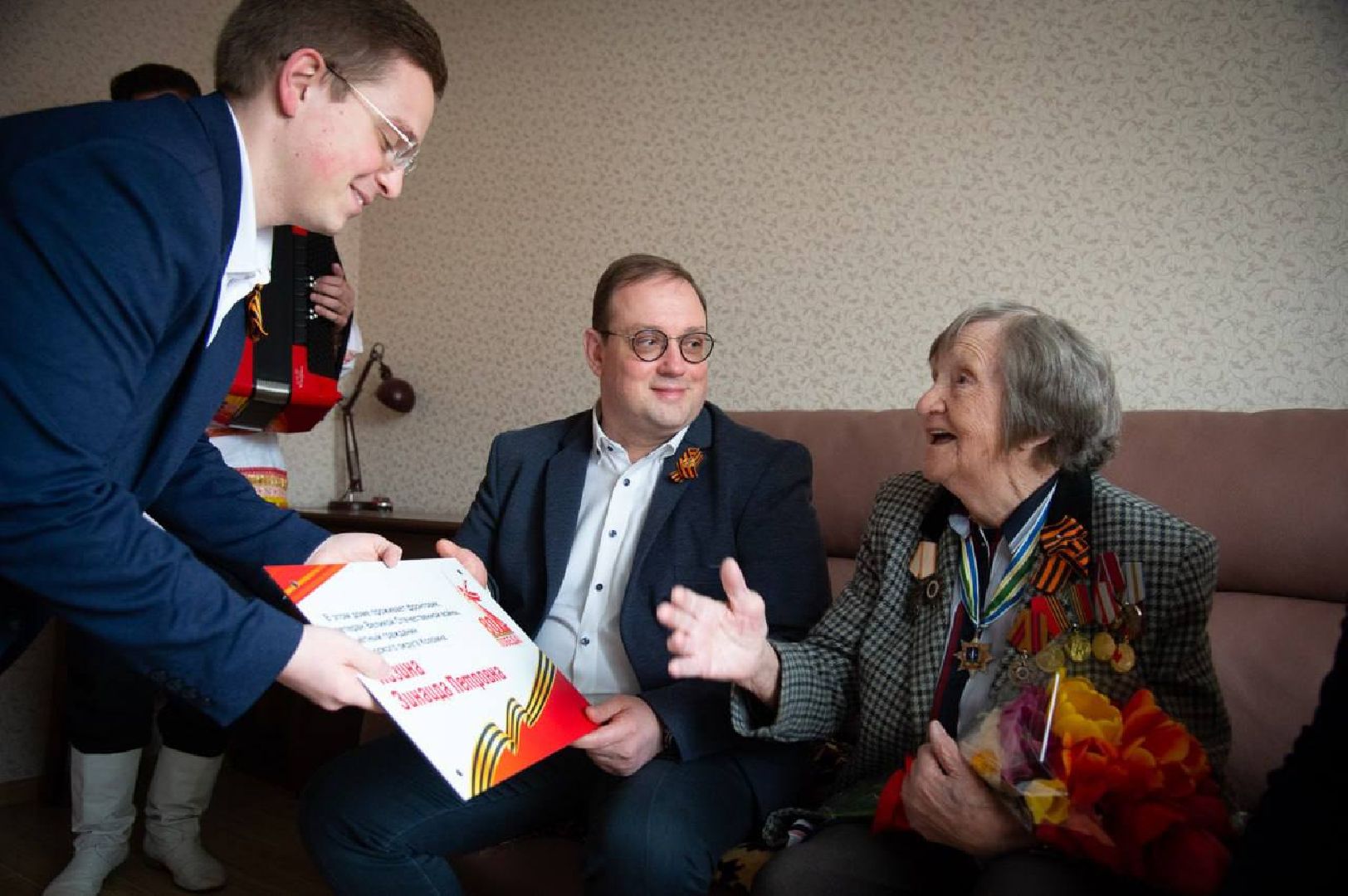 Коломна, именная табличка, таблички в честь ветеранов вов,табличка на доме в честь ветерана,