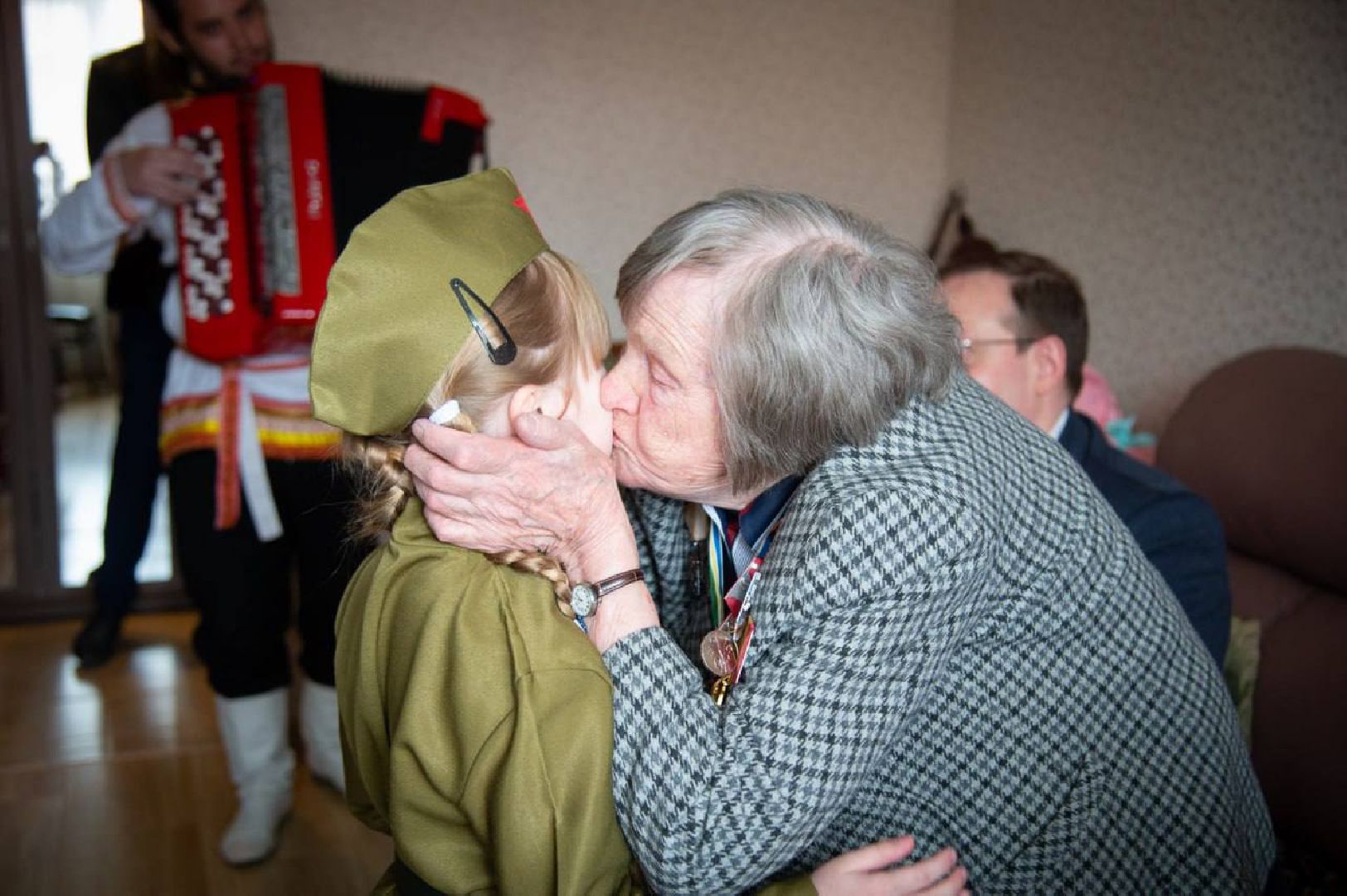 Коломна, именная табличка, таблички в честь ветеранов вов,табличка на доме в честь ветерана,