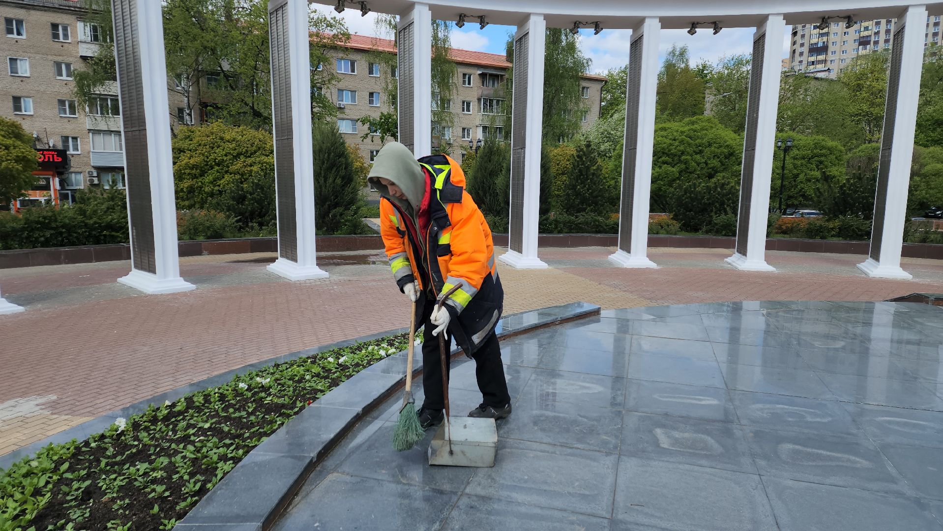 коммунальная служба, пушкино, вертикалки, уборка мемориалов,великая победа, 9 мая,
