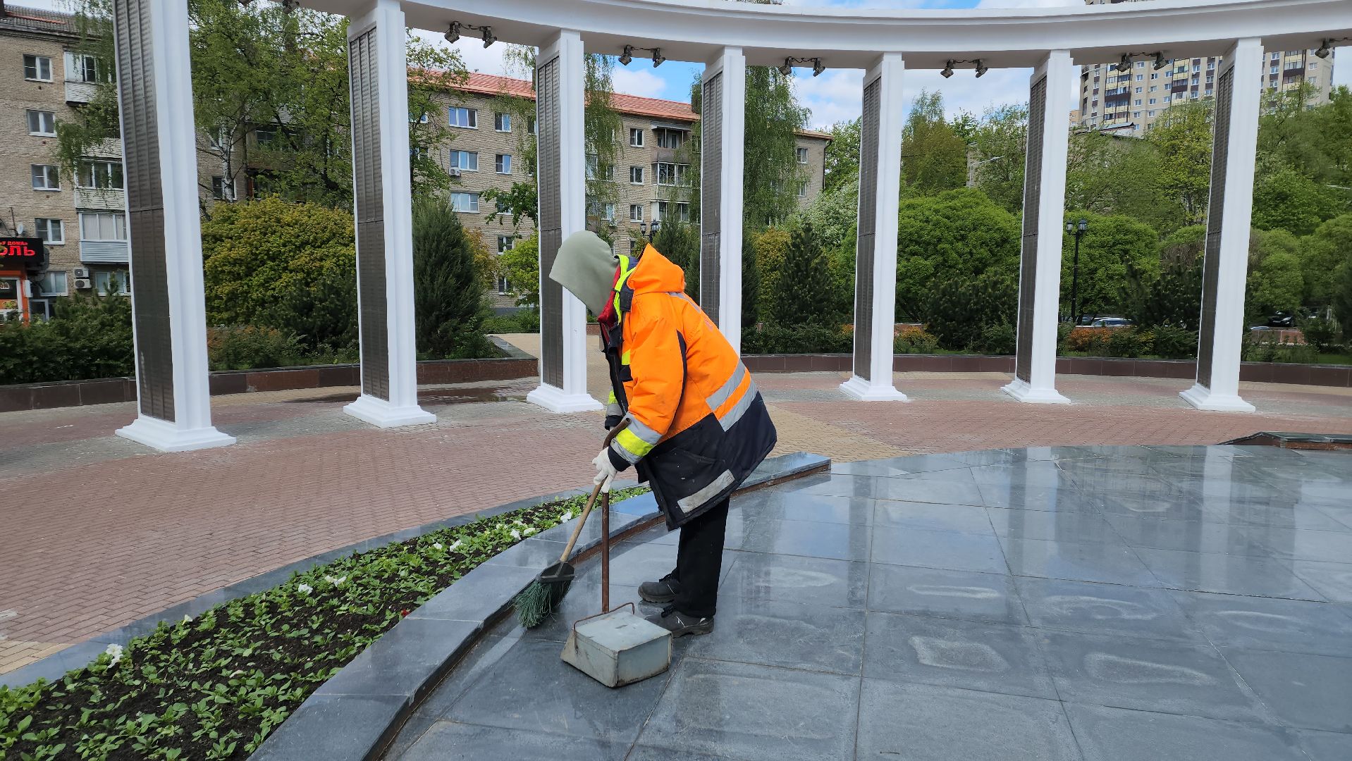 коммунальная служба, пушкино, вертикалки, уборка мемориалов,великая победа, 9 мая,