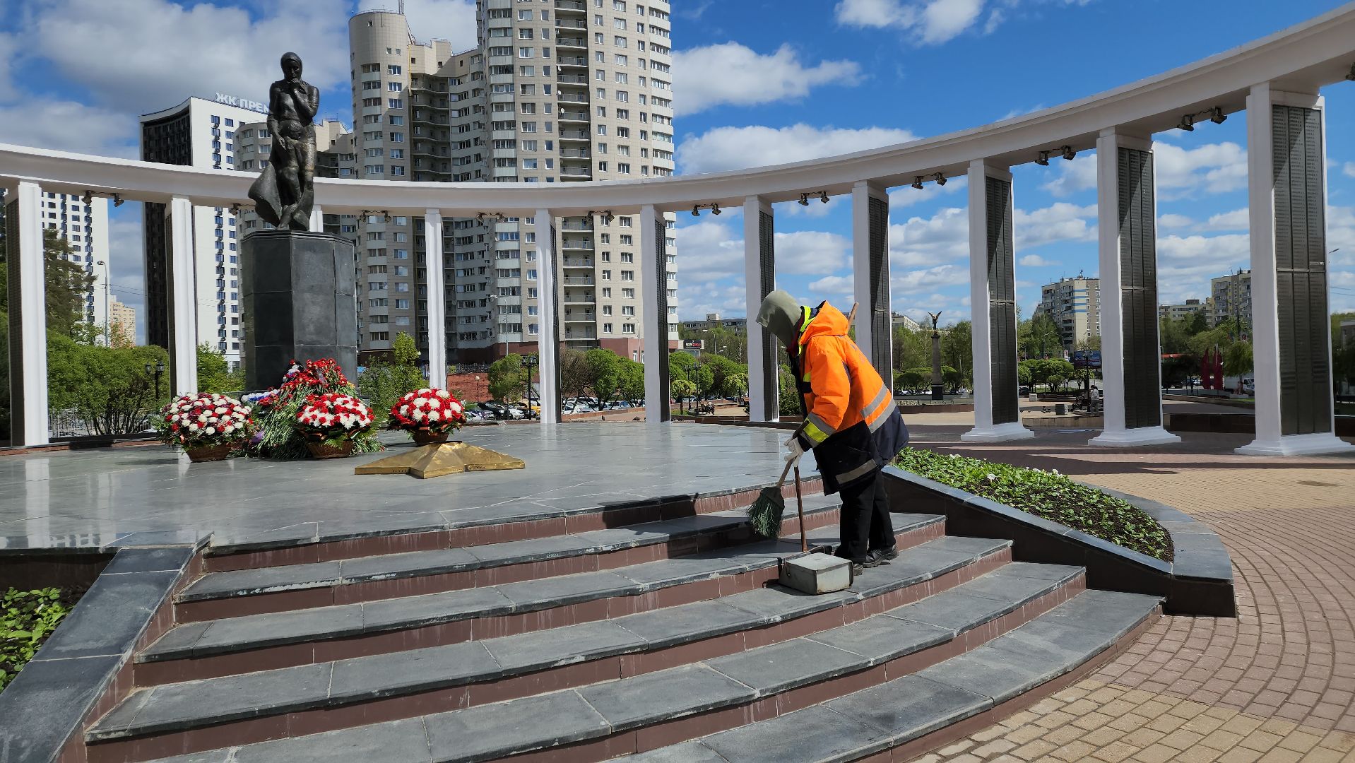 коммунальная служба, пушкино, вертикалки, уборка мемориалов,великая победа, 9 мая,