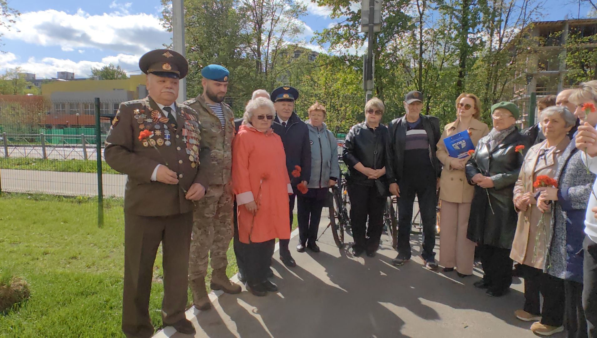 мемориальная доска, возложение цветов, ветеран, студенты, колледж,