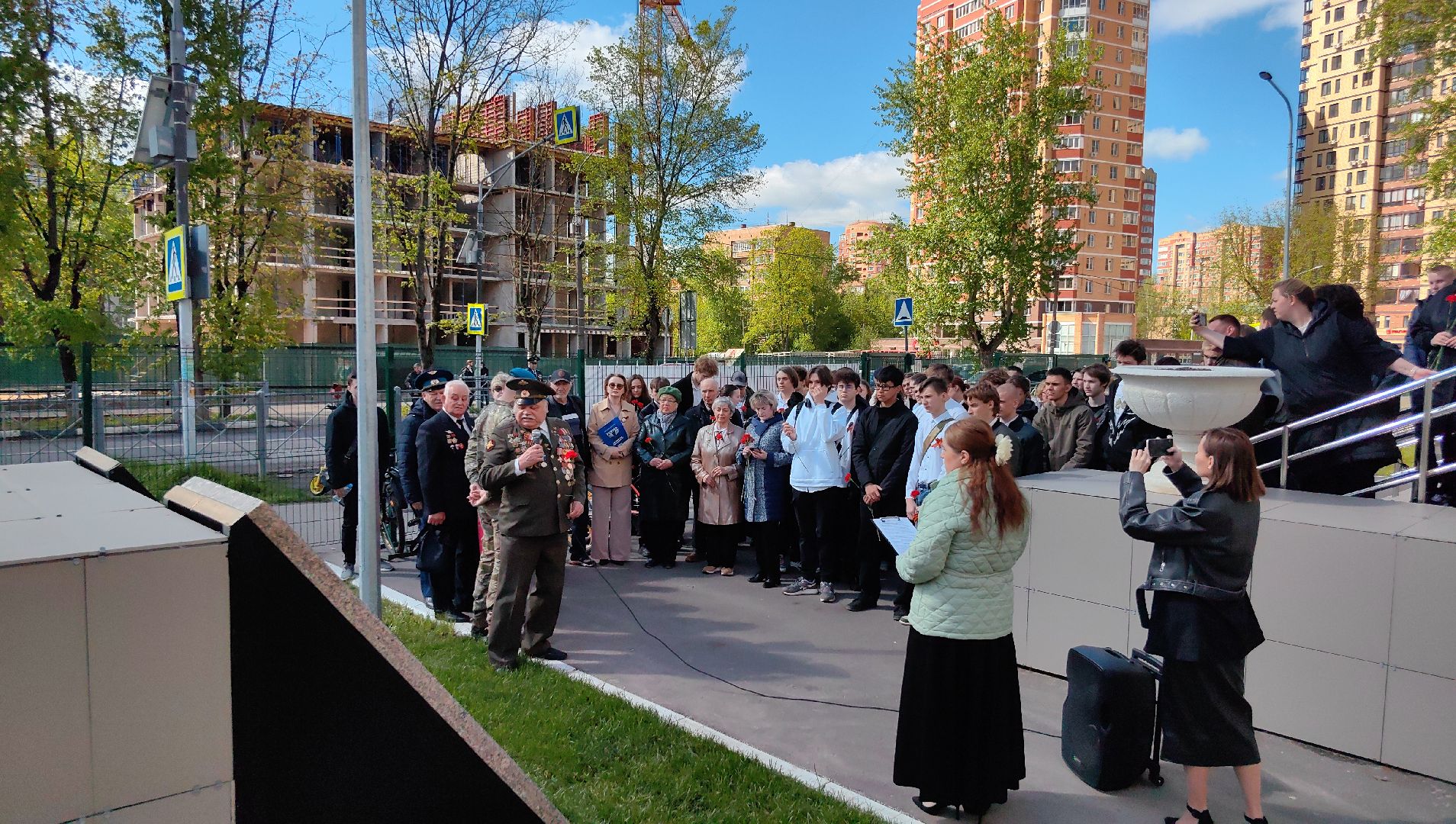 мемориальная доска, возложение цветов, ветеран, студенты, колледж,