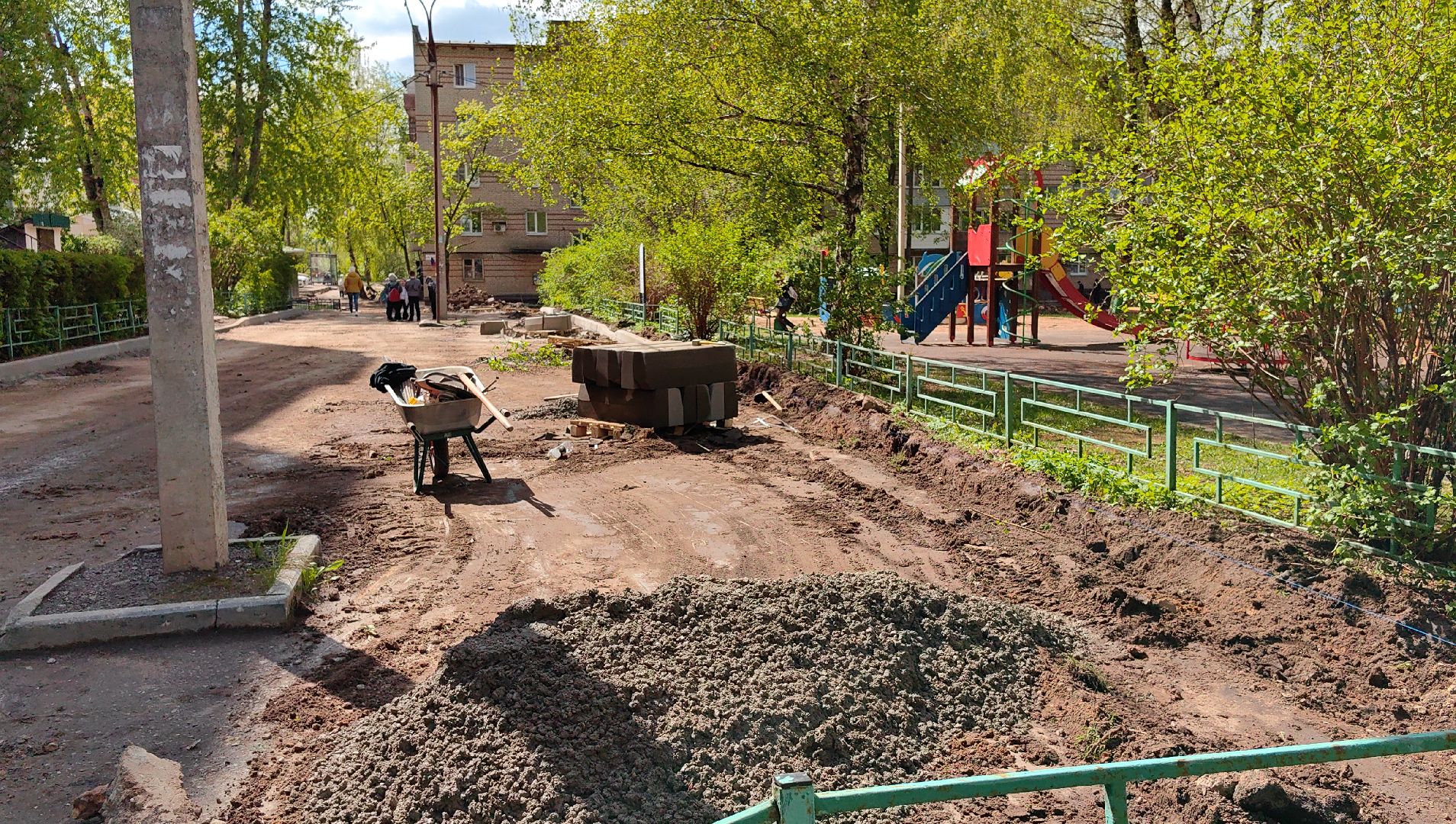 благоустройство, бордюр, площадка, турник, парковка,