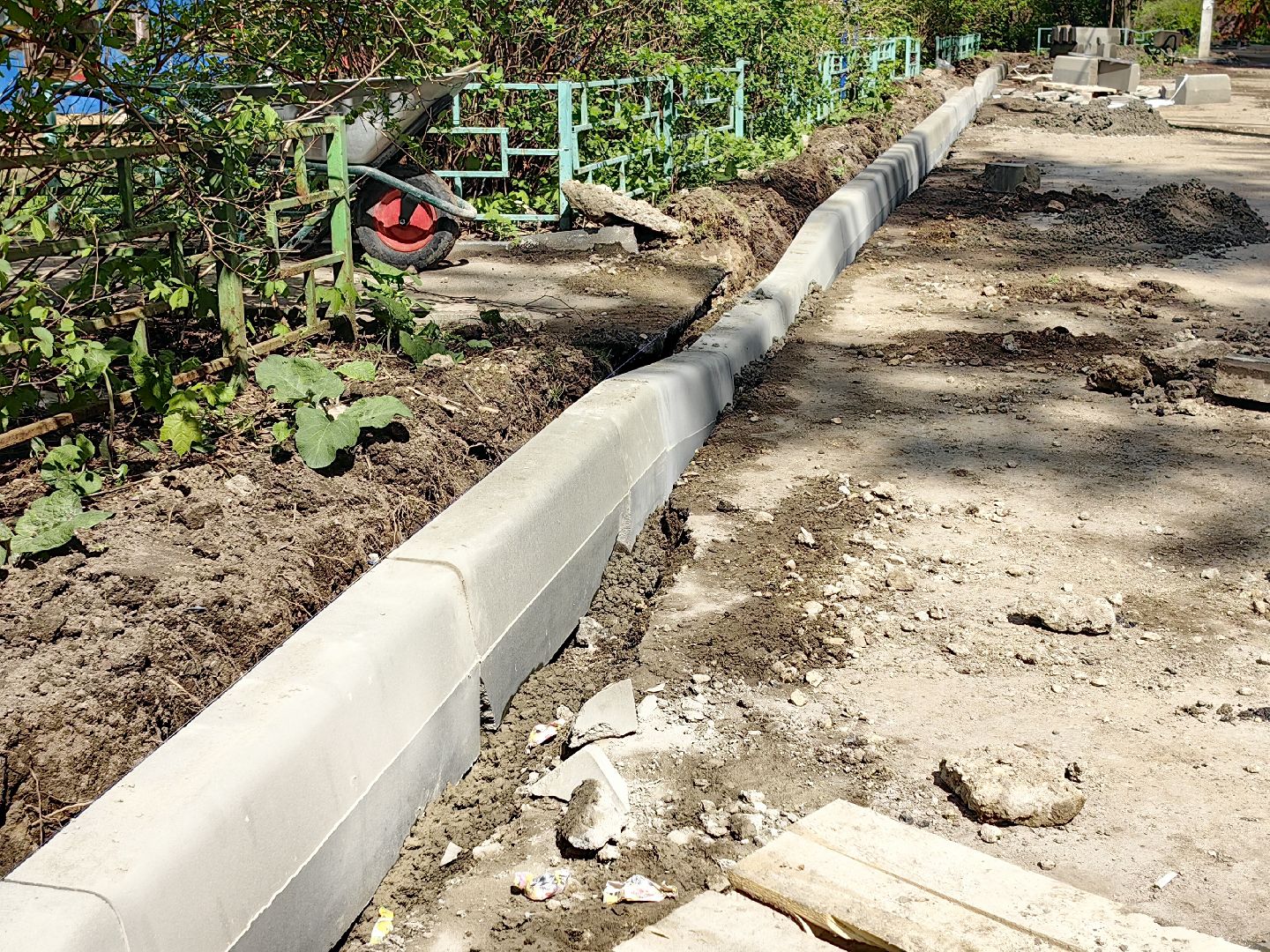 благоустройство, бордюр, площадка, турник, парковка,