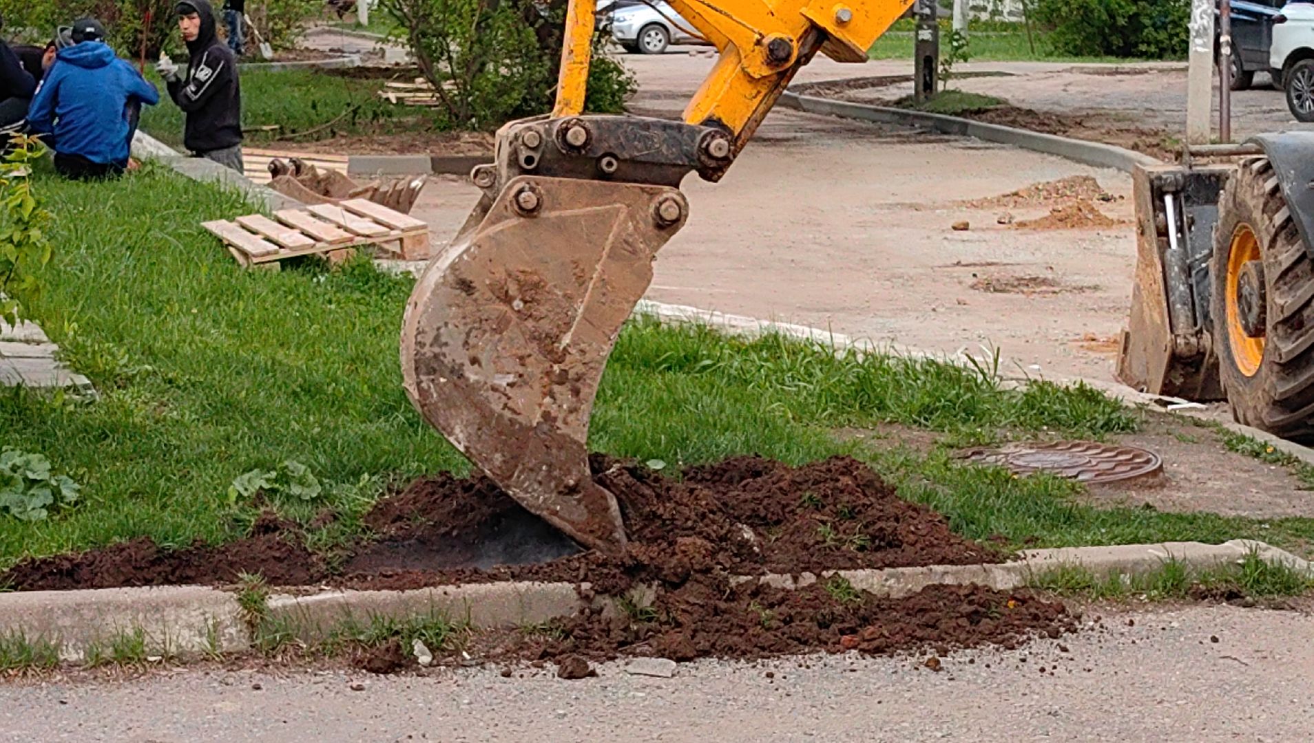 благоустройство, бордюр, площадка, турник, парковка,