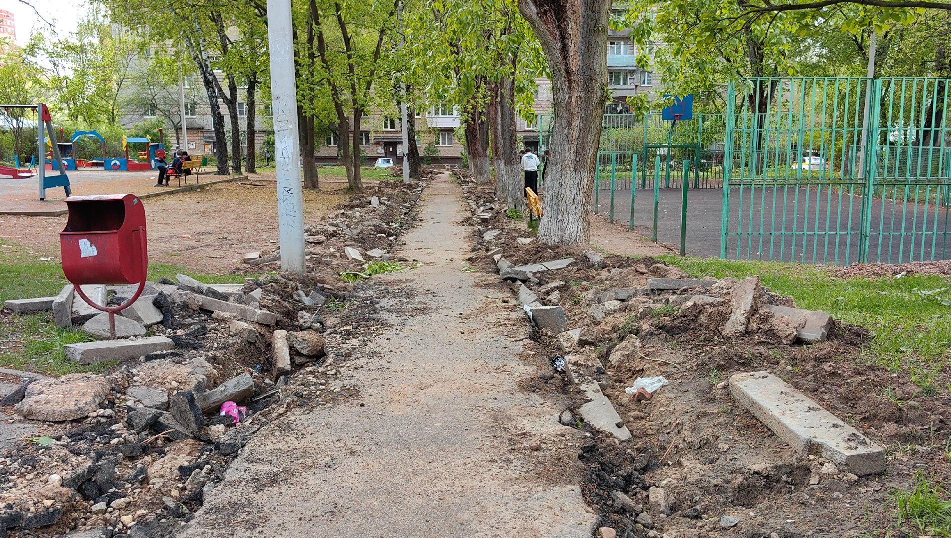 благоустройство, бордюр, площадка, турник, парковка,
