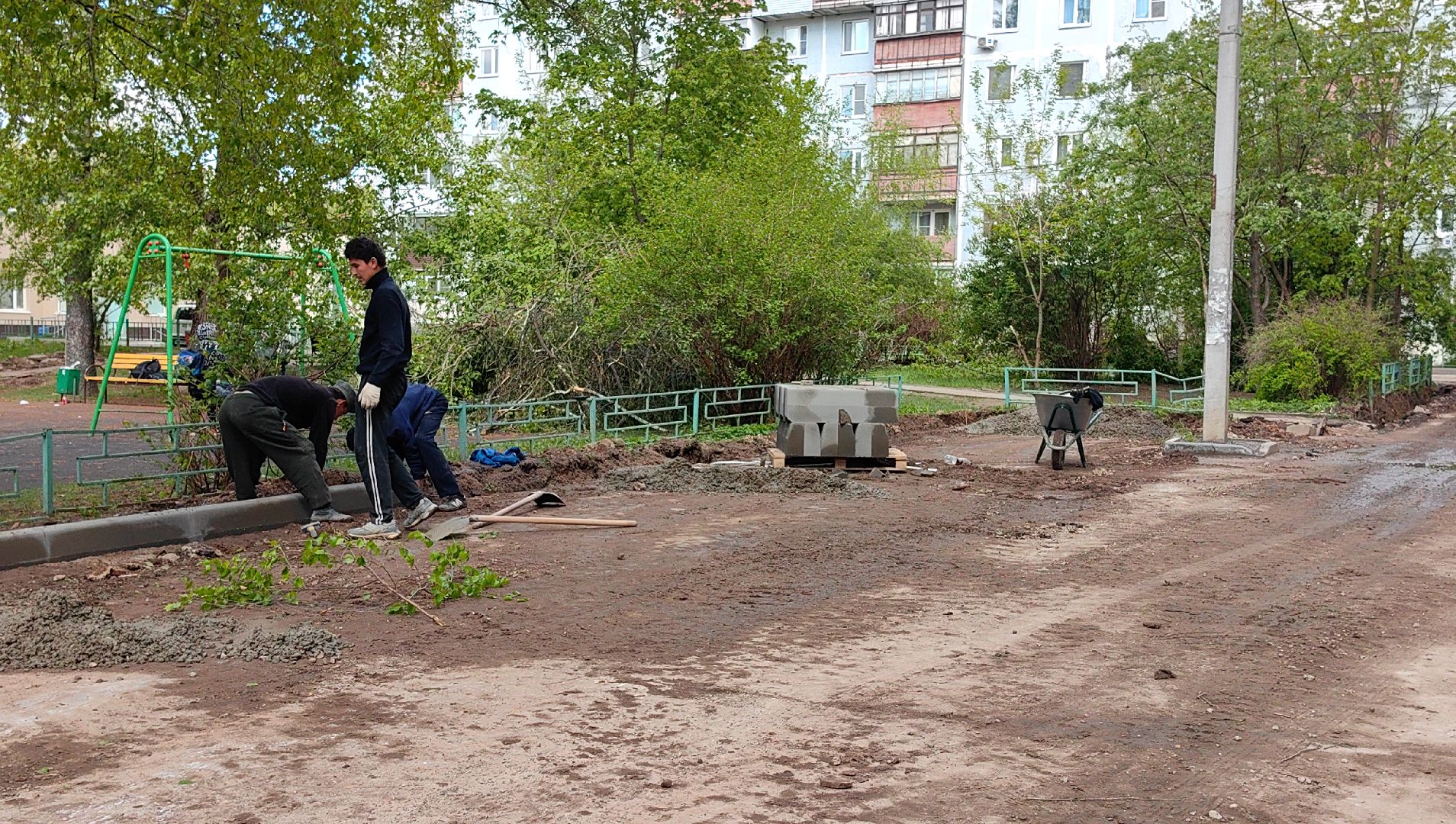 благоустройство, бордюр, площадка, турник, парковка,