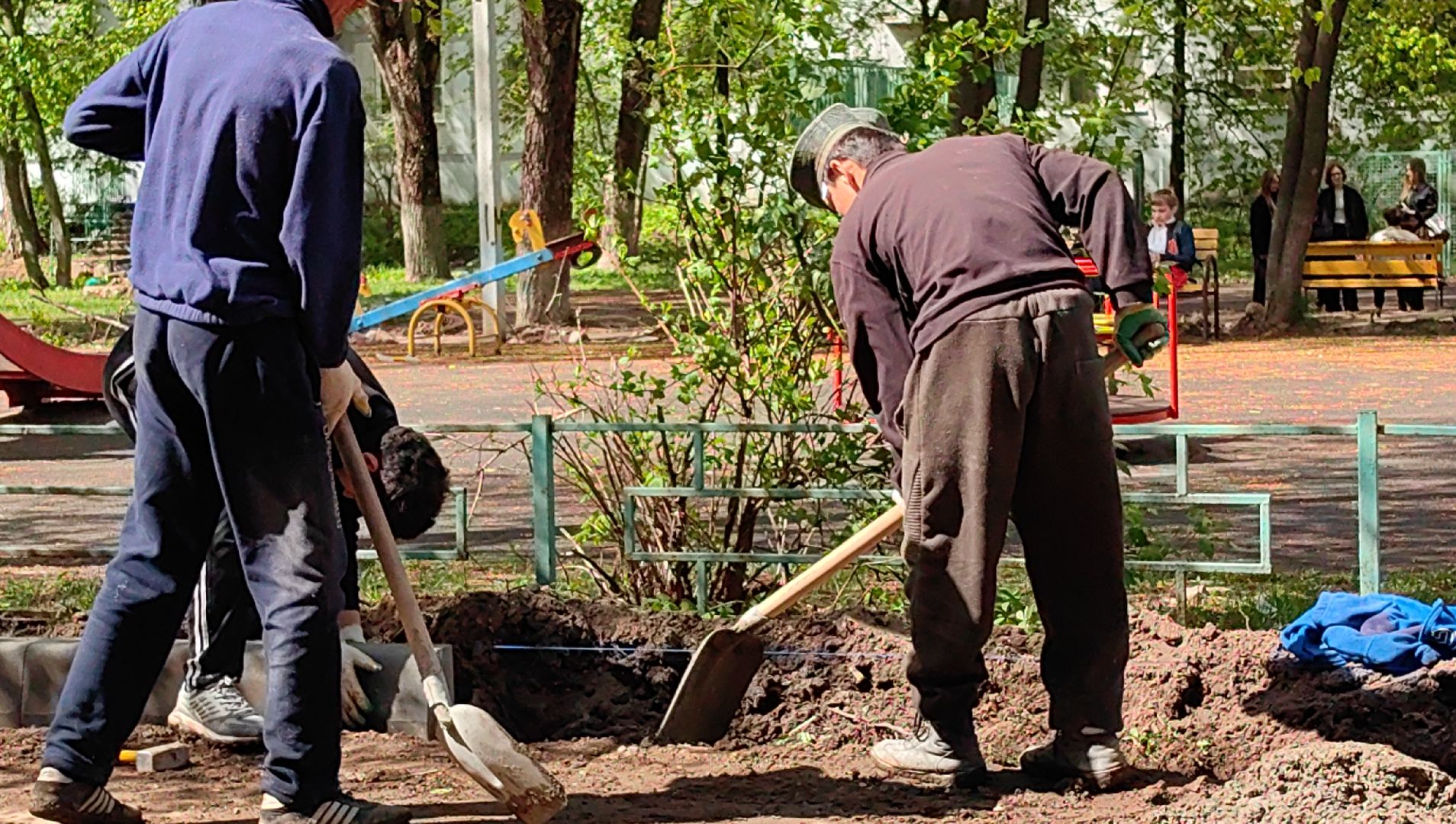 благоустройство, бордюр, площадка, турник, парковка,