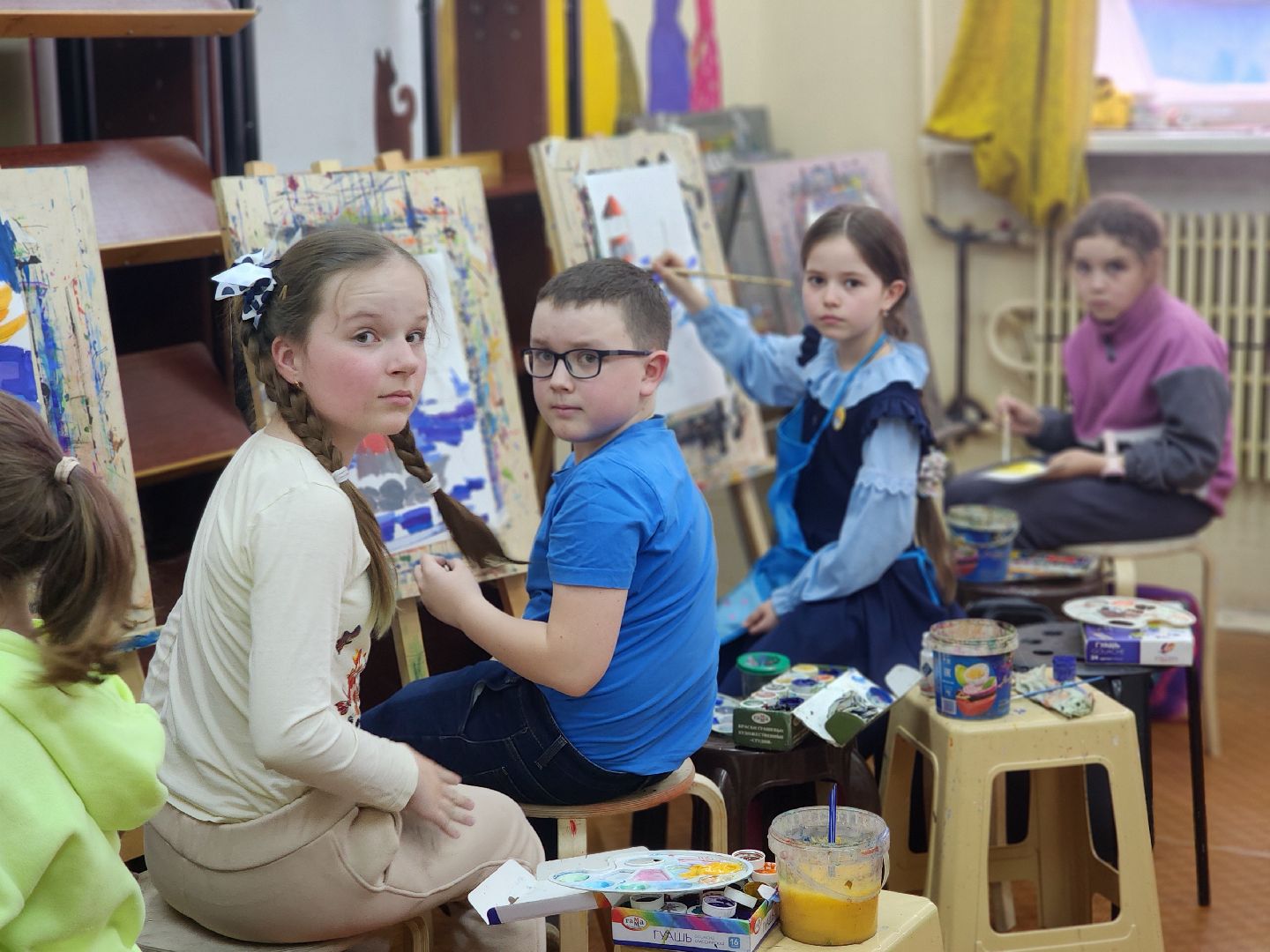 дубна, библиотека семейного чтения, день победы, выставка,