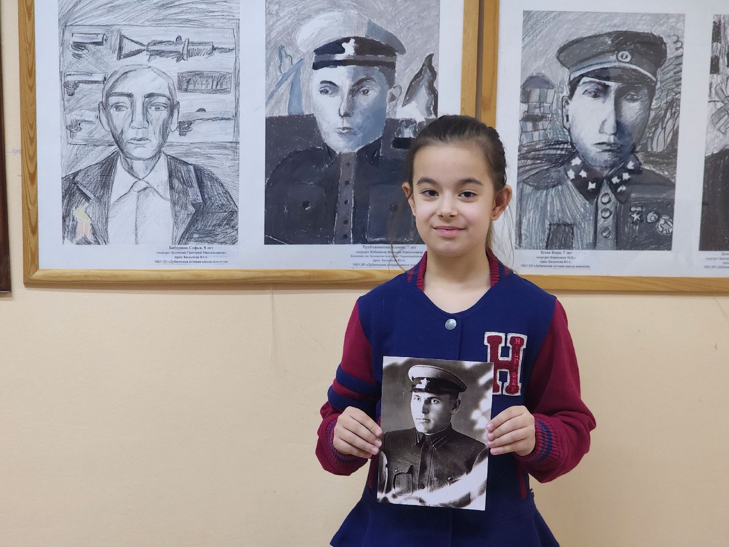 дубна, библиотека семейного чтения, день победы, выставка,