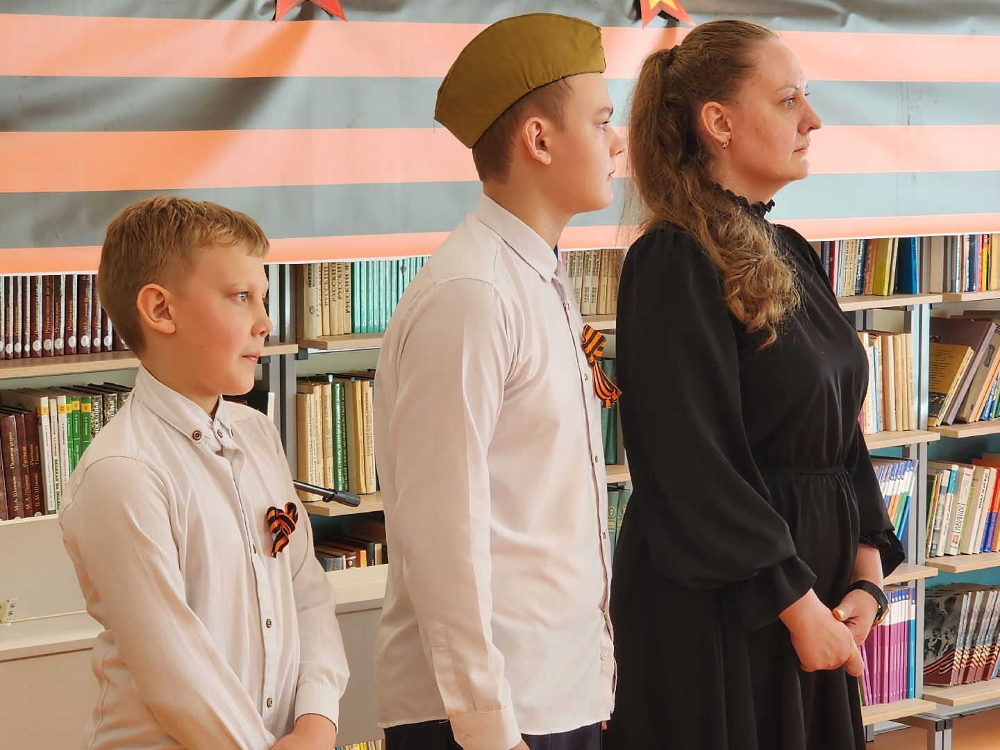 королёв, всероссийская акция парта героя, гимназия 17 в королеве , акция в честь героя сво в королеве,