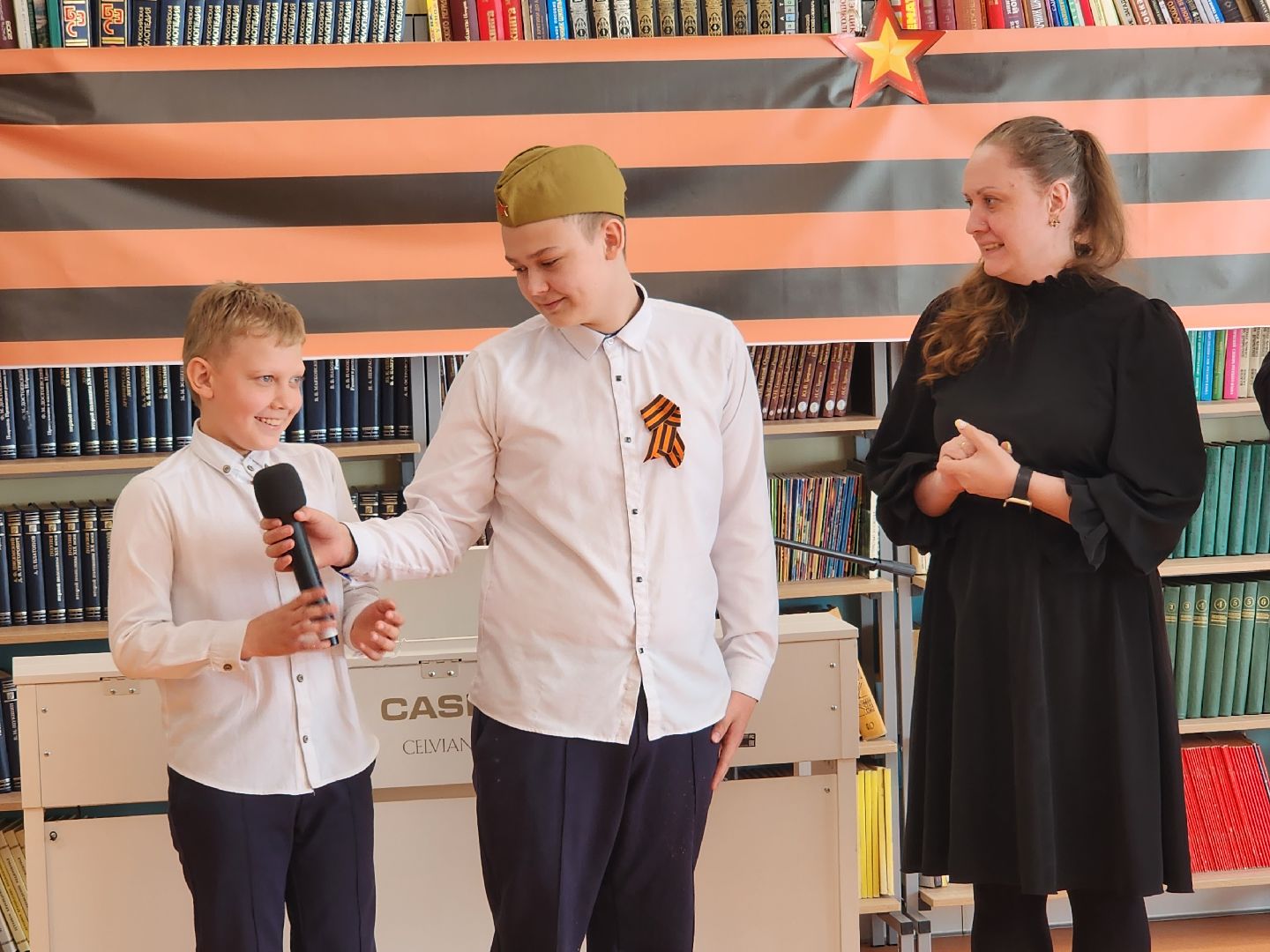 королёв, всероссийская акция парта героя, гимназия 17 в королеве , акция в честь героя сво в королеве,