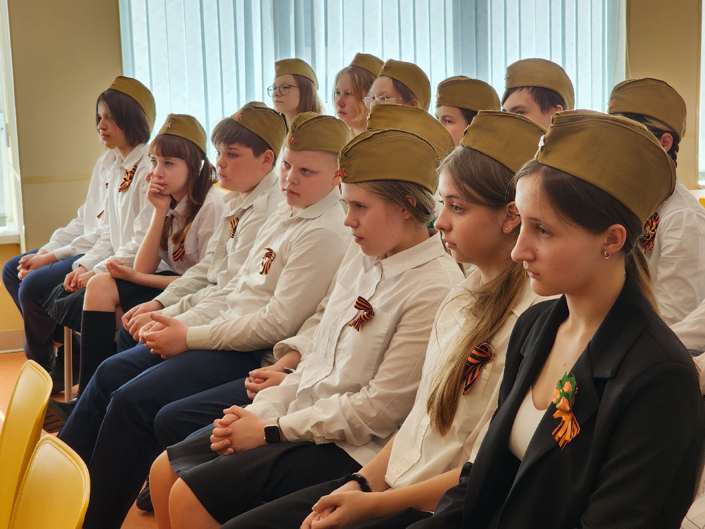 королёв, всероссийская акция парта героя, гимназия 17 в королеве , акция в честь героя сво в королеве,