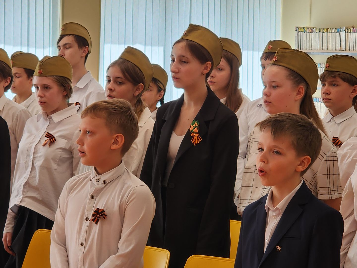 королёв, всероссийская акция парта героя, гимназия 17 в королеве , акция в честь героя сво в королеве,