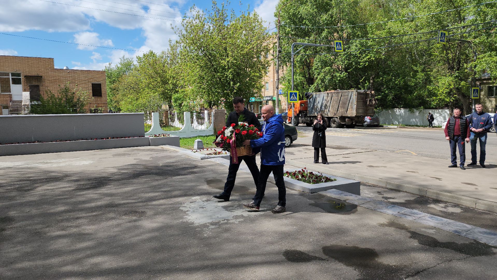 щёлково, возложение цветов, Мемориал воинам хлопчатобумажного комбината,