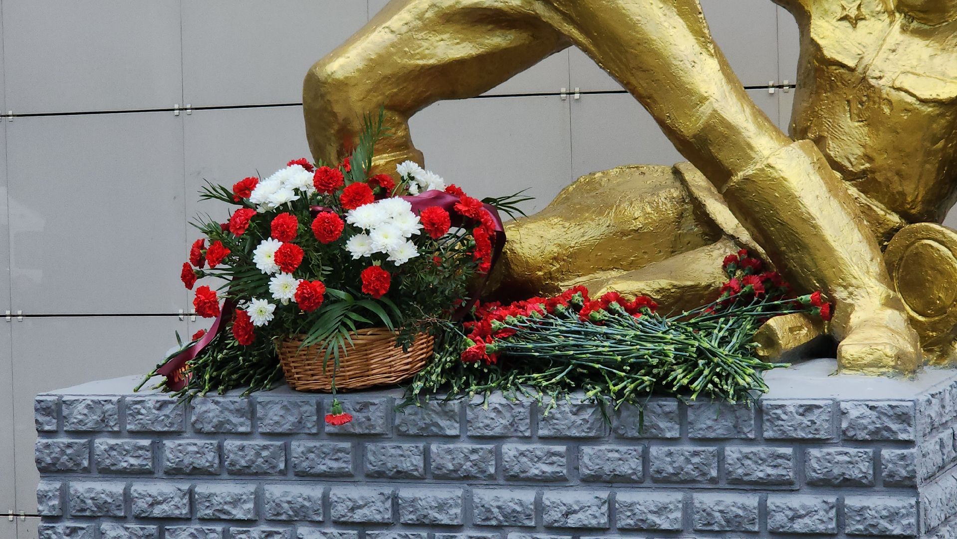 щёлково, возложение цветов, Мемориал воинам хлопчатобумажного комбината,