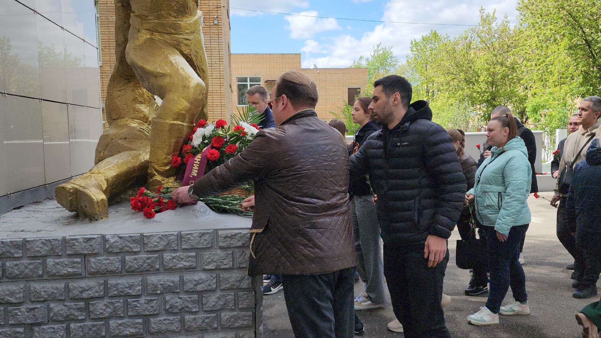 щёлково, возложение цветов, Мемориал воинам хлопчатобумажного комбината,