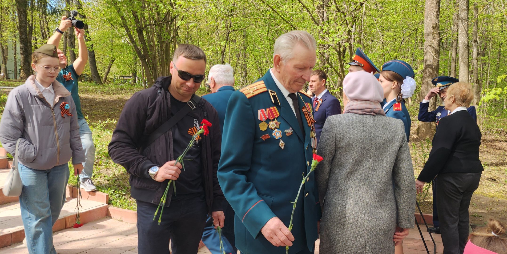 День Победы, Воинские захоронения ,