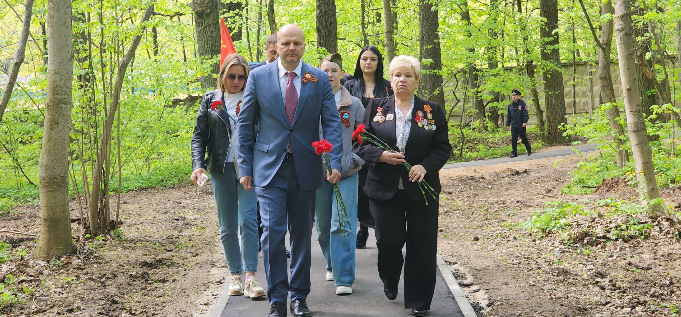 День Победы, Воинские захоронения ,