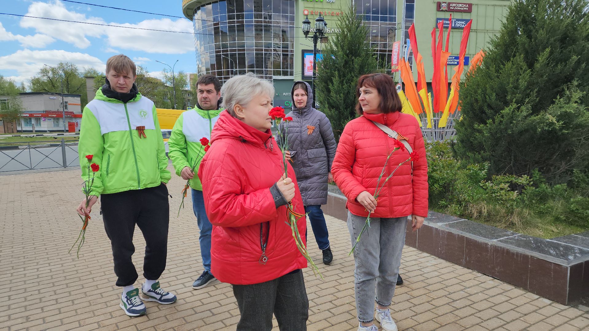 пушкино, день победы, возложение цветов к мемориалу скорбящей матери, лес, вертикалки, преемственность поколений, офис,