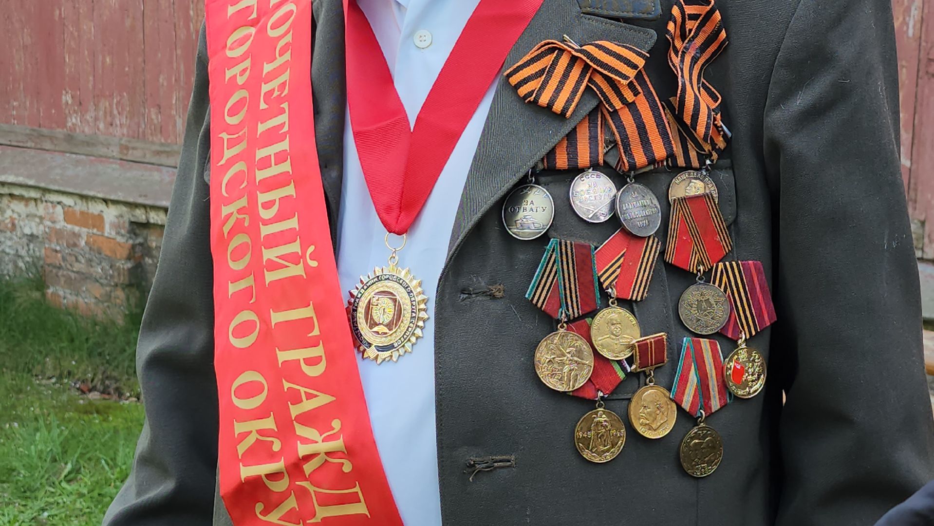 серпухов, подмосковье, ветеран ВОВ, день победы, табличка ветерану,