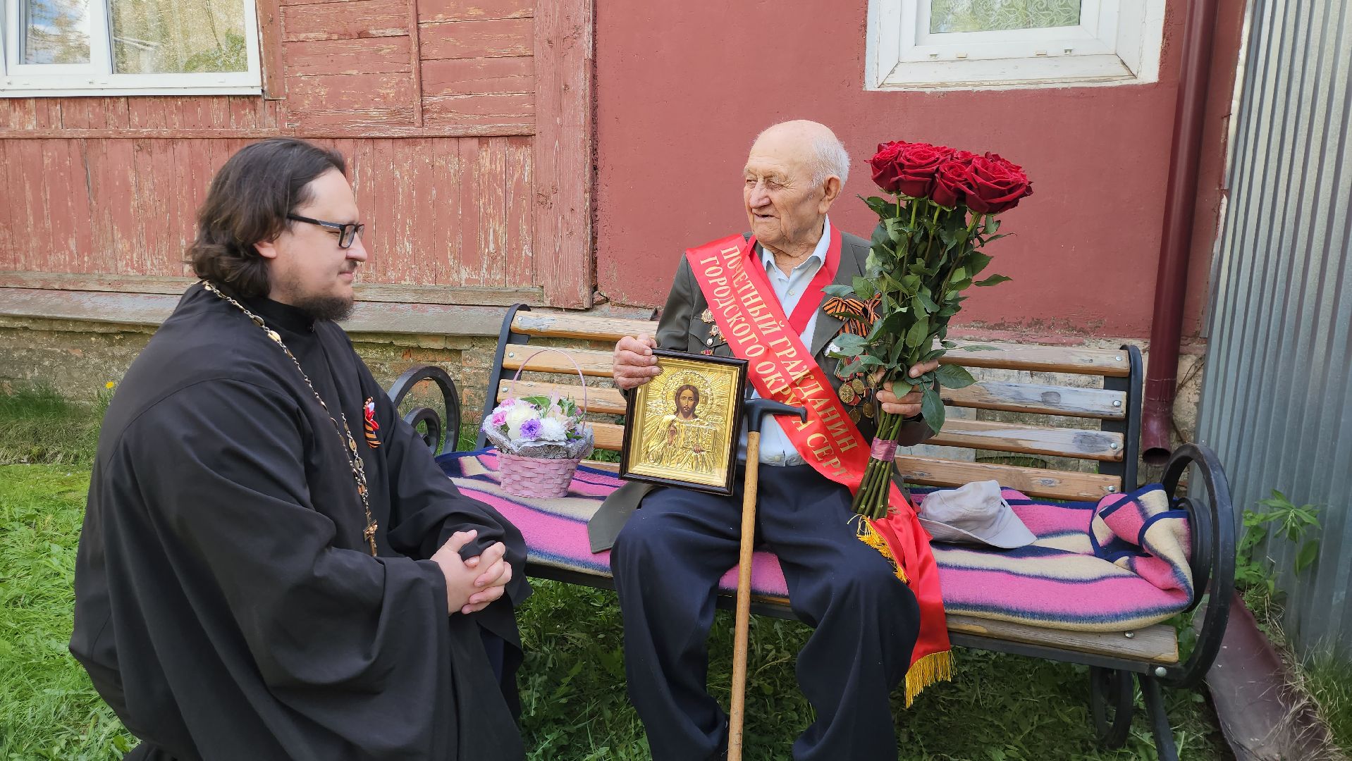 серпухов, подмосковье, ветеран ВОВ, день победы, табличка ветерану,