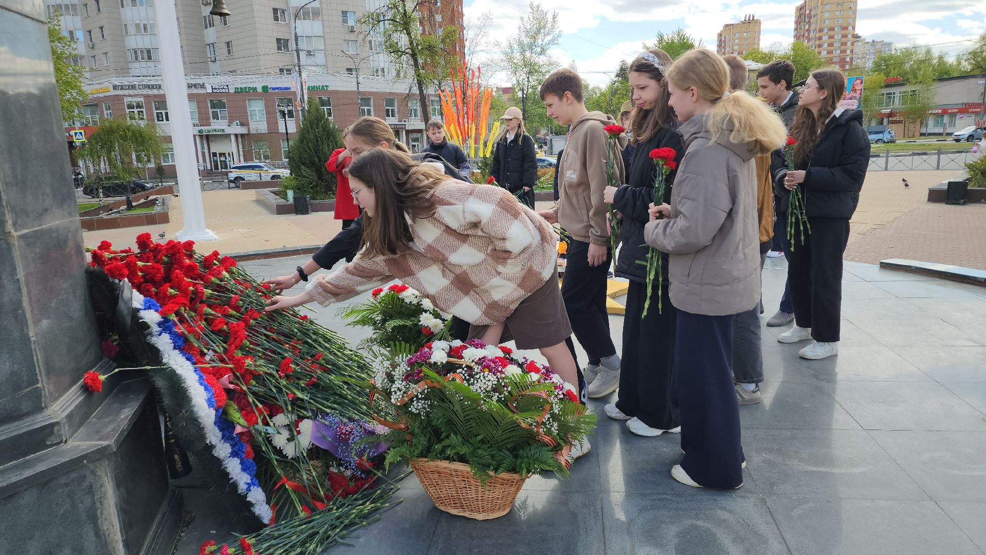 пушкино, вертикалки, 80 - летие победы, день победы, вов, защитник отечества, мемориал, возложение цветов к мемориалу скорбящей матери,