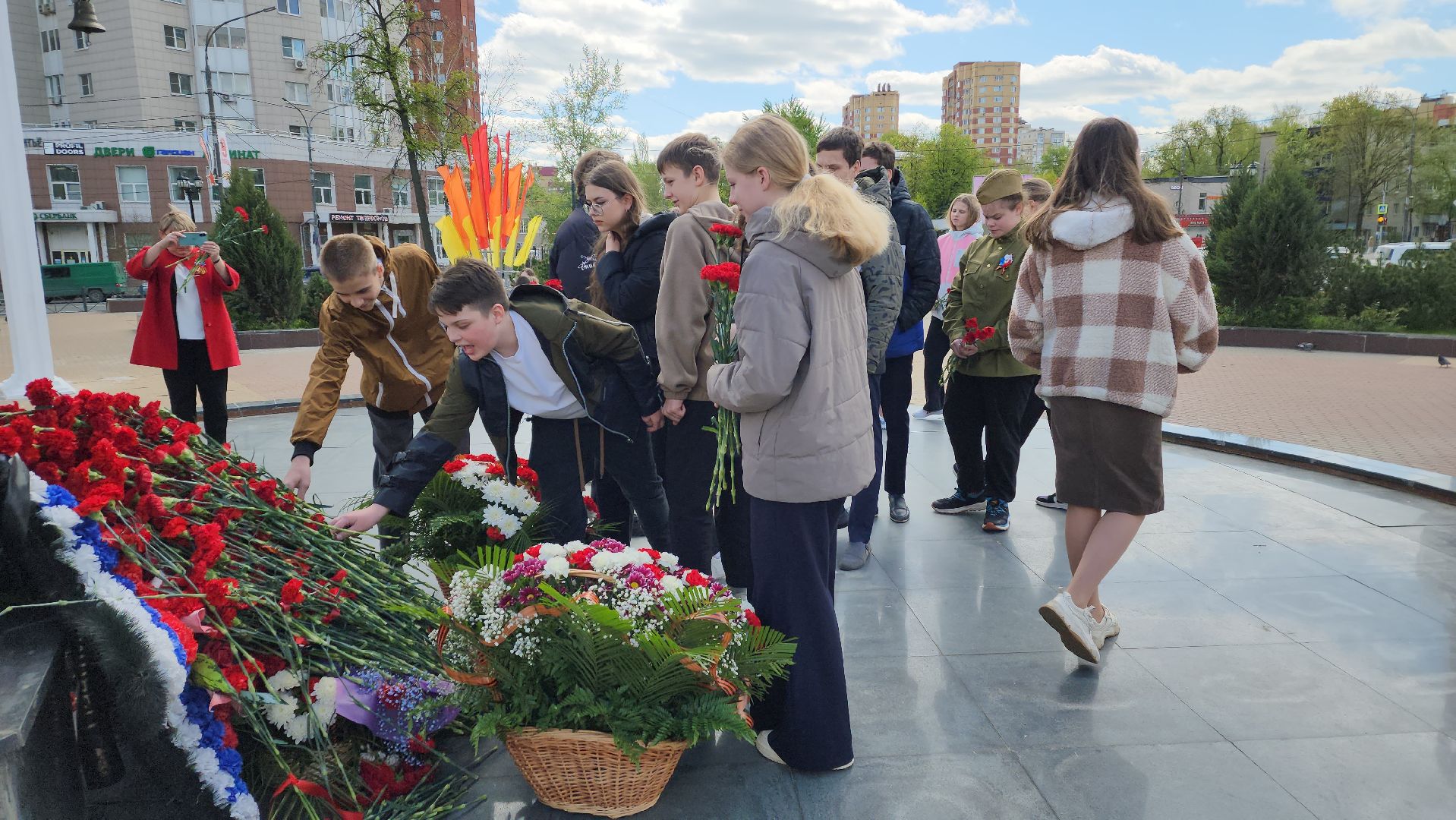 пушкино, вертикалки, 80 - летие победы, день победы, вов, защитник отечества, мемориал, возложение цветов к мемориалу скорбящей матери,