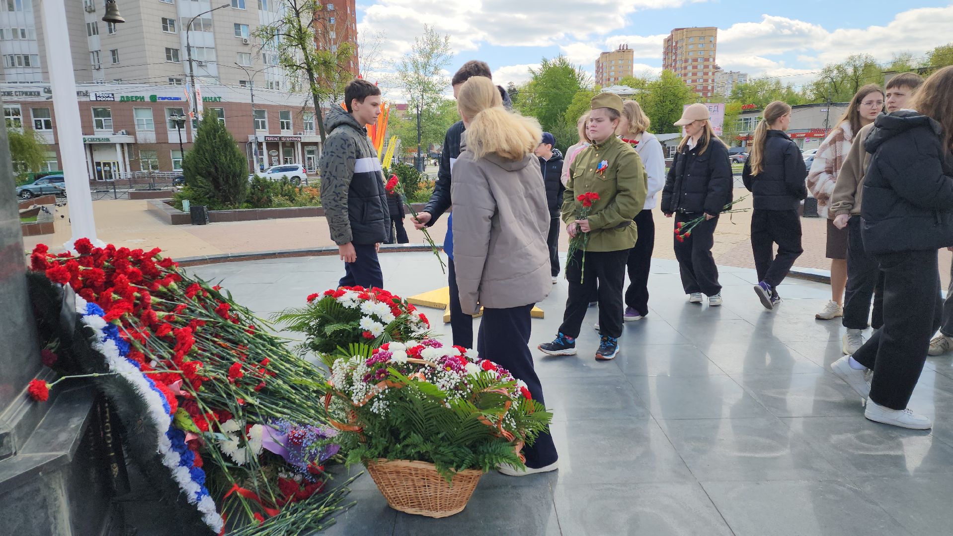 пушкино, вертикалки, 80 - летие победы, день победы, вов, защитник отечества, мемориал, возложение цветов к мемориалу скорбящей матери,