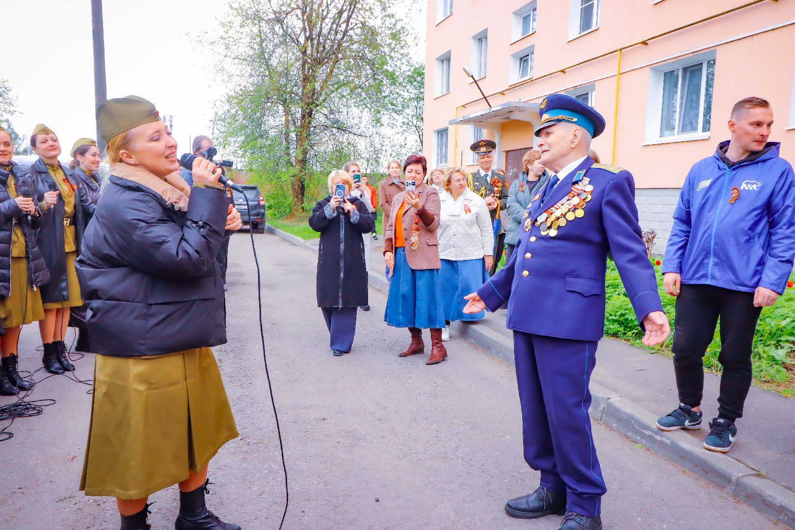 клин, ветераны, день победы, общество, табличка ветерану,