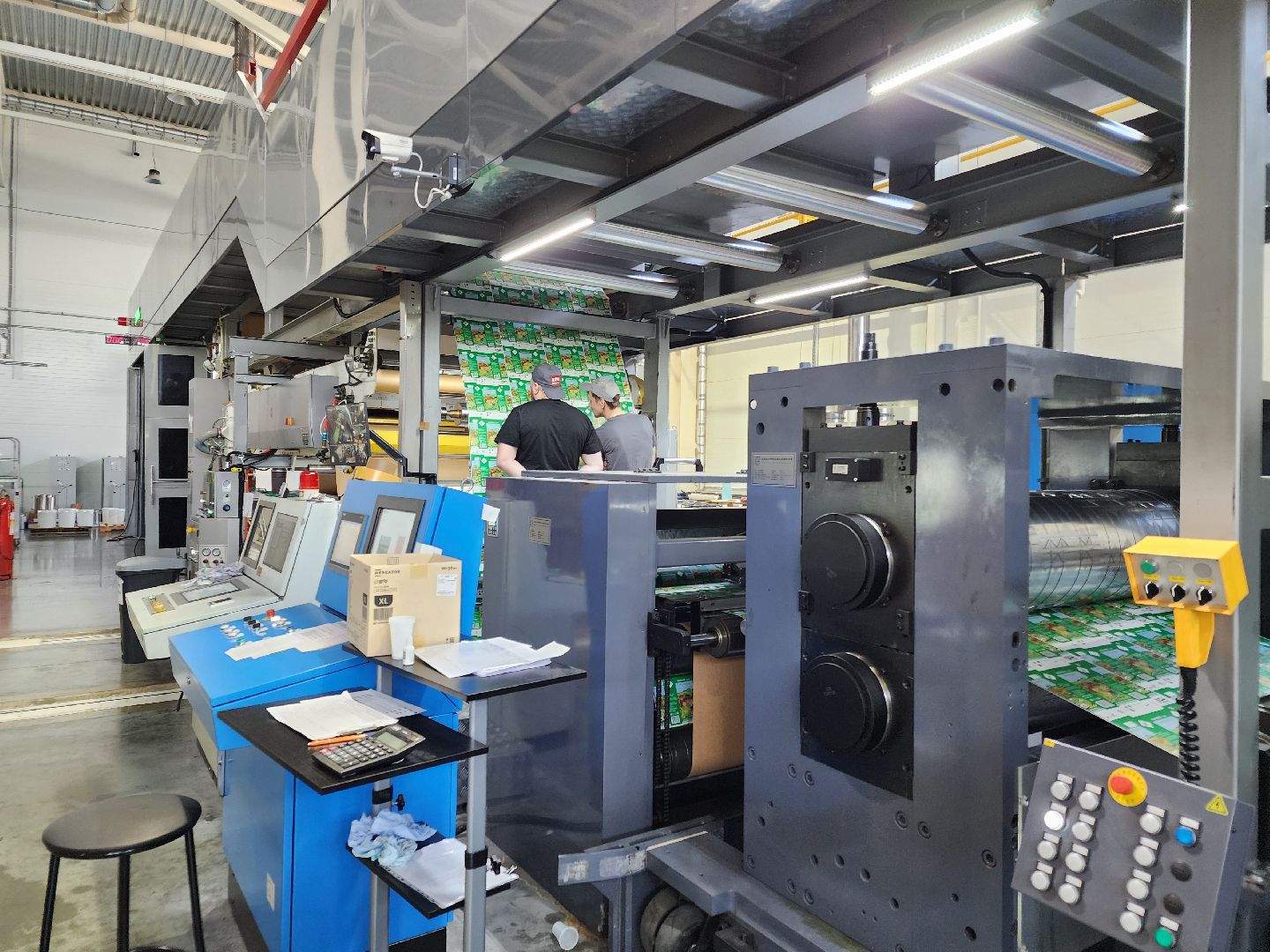 Чехов, завод МолоПак, производство картонной упаковки, служба качества, отдел технического контроля, тесты, проверки, многоэтапная система, качество продукции, сырье и материалы, процессы производства, хранение и отгрузка,