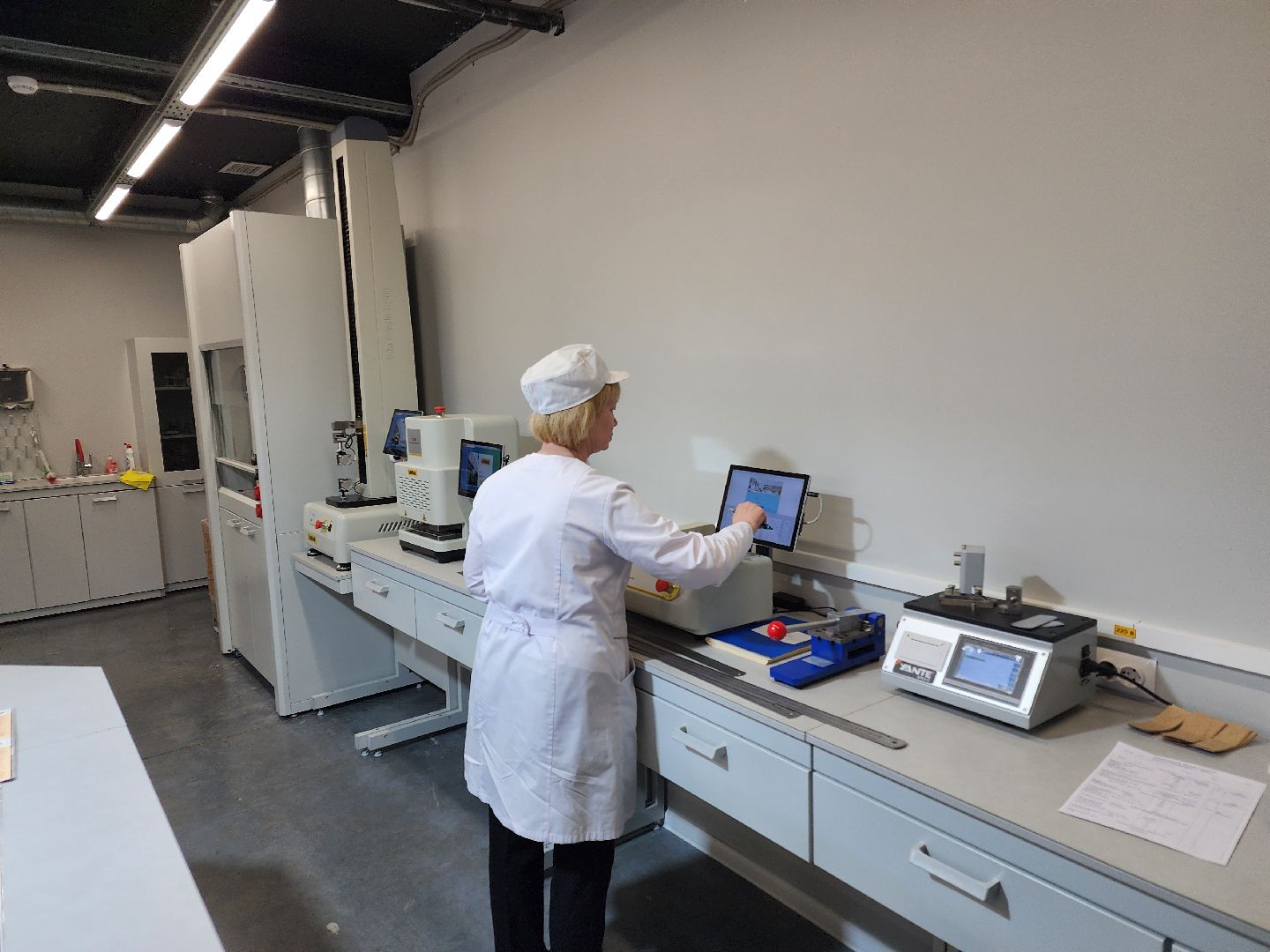 Чехов, завод МолоПак, производство картонной упаковки, служба качества, отдел технического контроля, тесты, проверки, многоэтапная система, качество продукции, сырье и материалы, процессы производства, хранение и отгрузка,