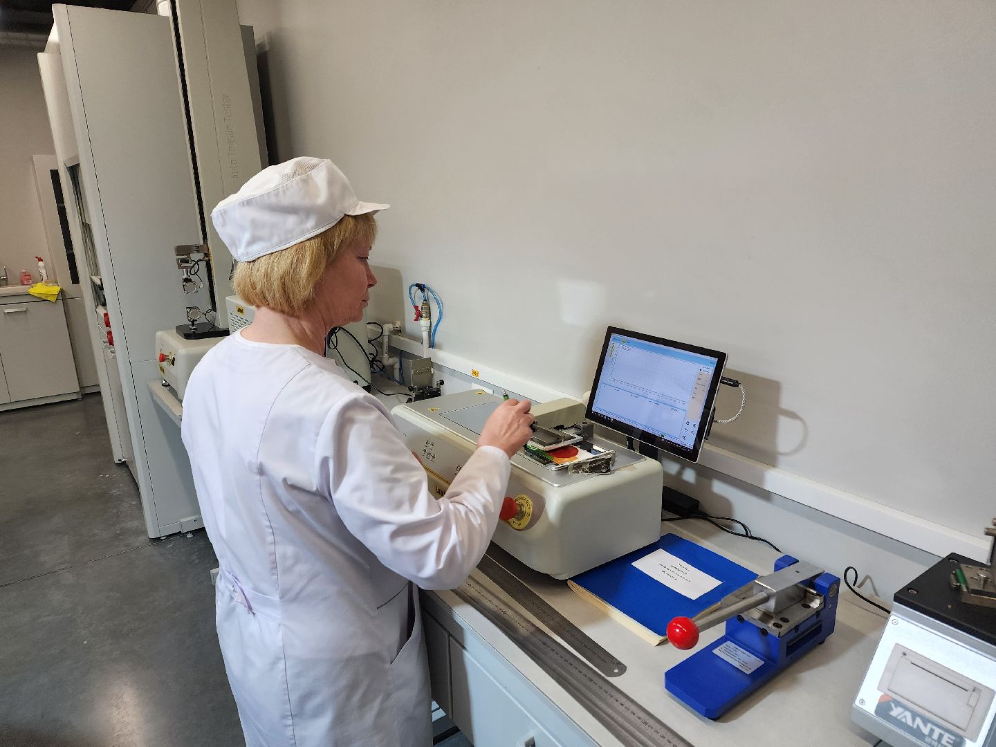 Чехов, завод МолоПак, производство картонной упаковки, служба качества, отдел технического контроля, тесты, проверки, многоэтапная система, качество продукции, сырье и материалы, процессы производства, хранение и отгрузка,