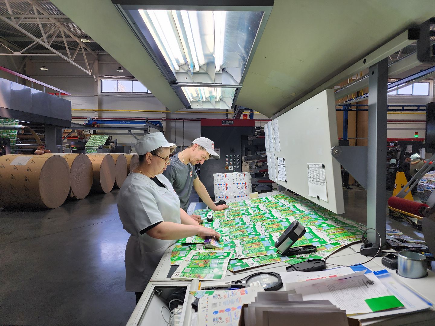 Чехов, завод МолоПак, производство картонной упаковки, служба качества, отдел технического контроля, тесты, проверки, многоэтапная система, качество продукции, сырье и материалы, процессы производства, хранение и отгрузка,