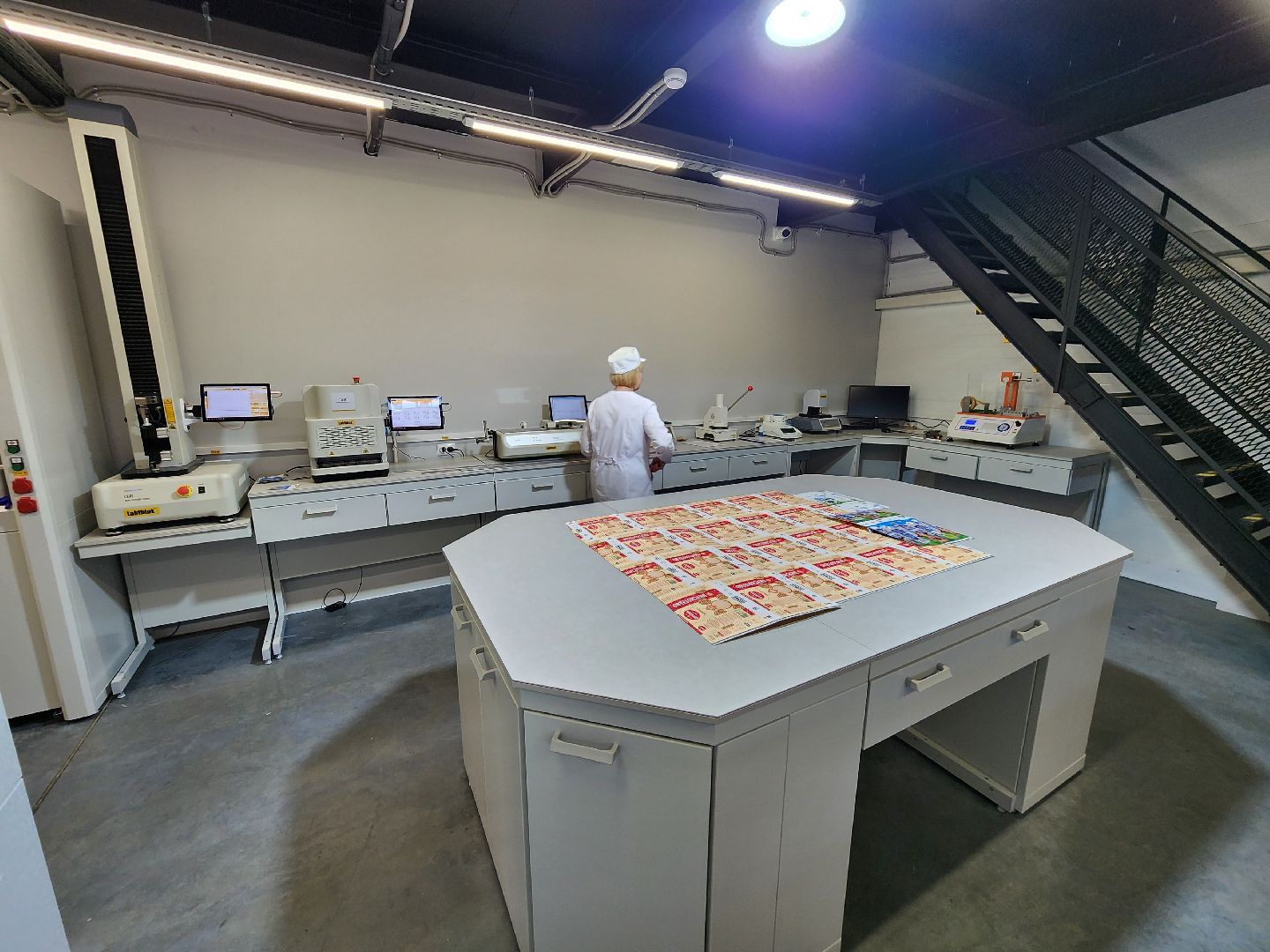 Чехов, завод МолоПак, производство картонной упаковки, служба качества, отдел технического контроля, тесты, проверки, многоэтапная система, качество продукции, сырье и материалы, процессы производства, хранение и отгрузка,