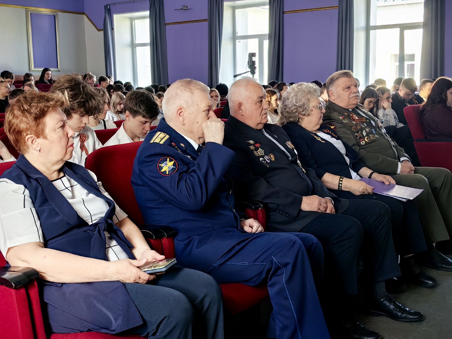 линейка, колледж, СВО, флаг РФ,