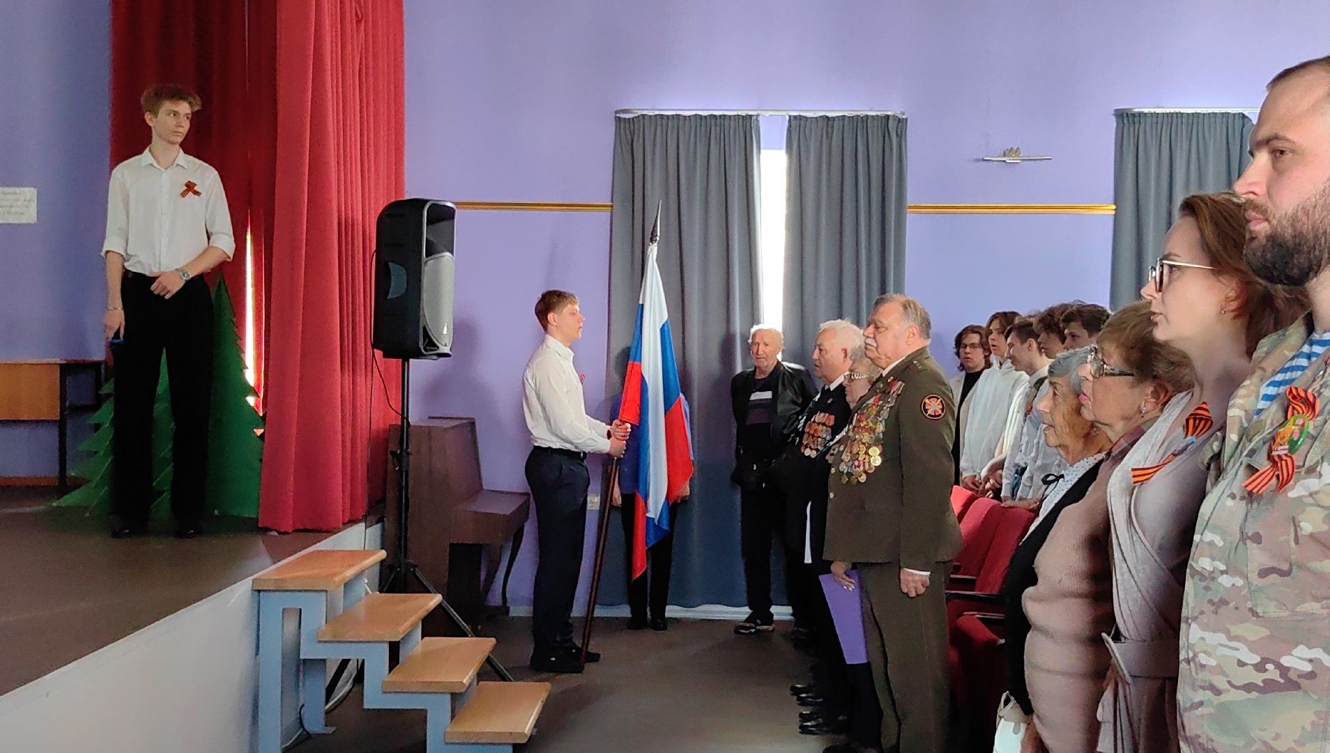 линейка, колледж, СВО, флаг РФ,