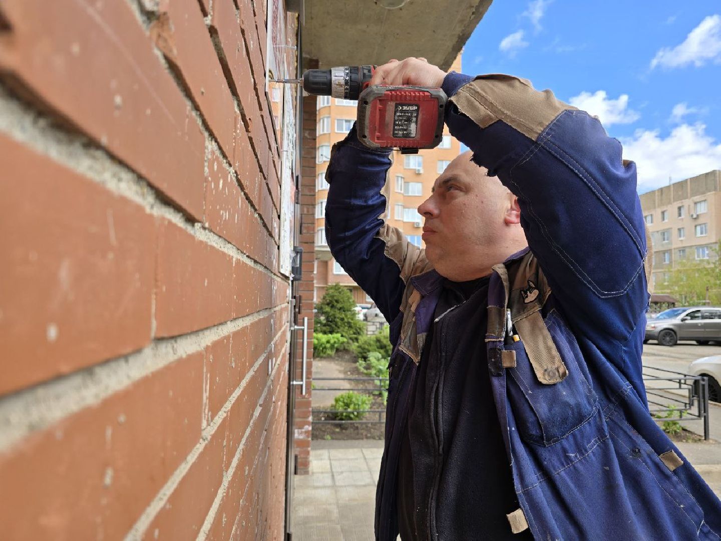 можайск, можайский муниципальный округ, подмосковье, ветеран, именная табличка, великая отечественная война,  память, герой войны,