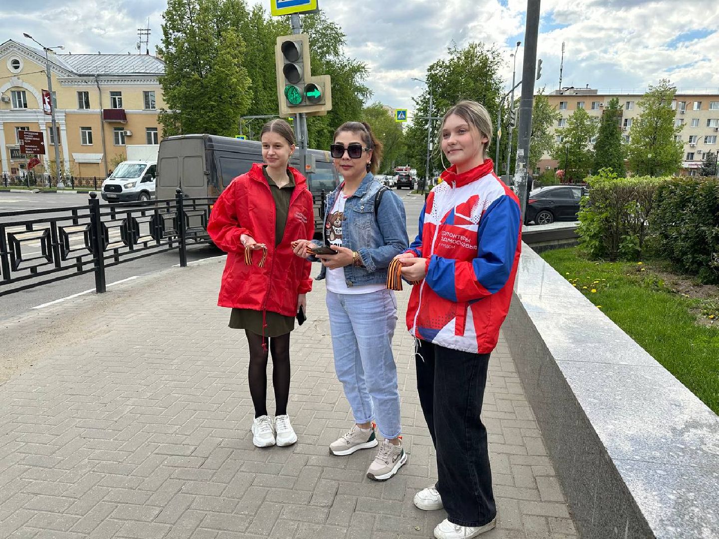 волонтеры, домодедово, георгиевская лента,