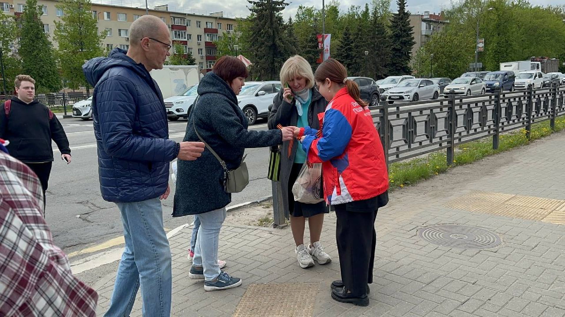 волонтеры, домодедово, георгиевская лента,