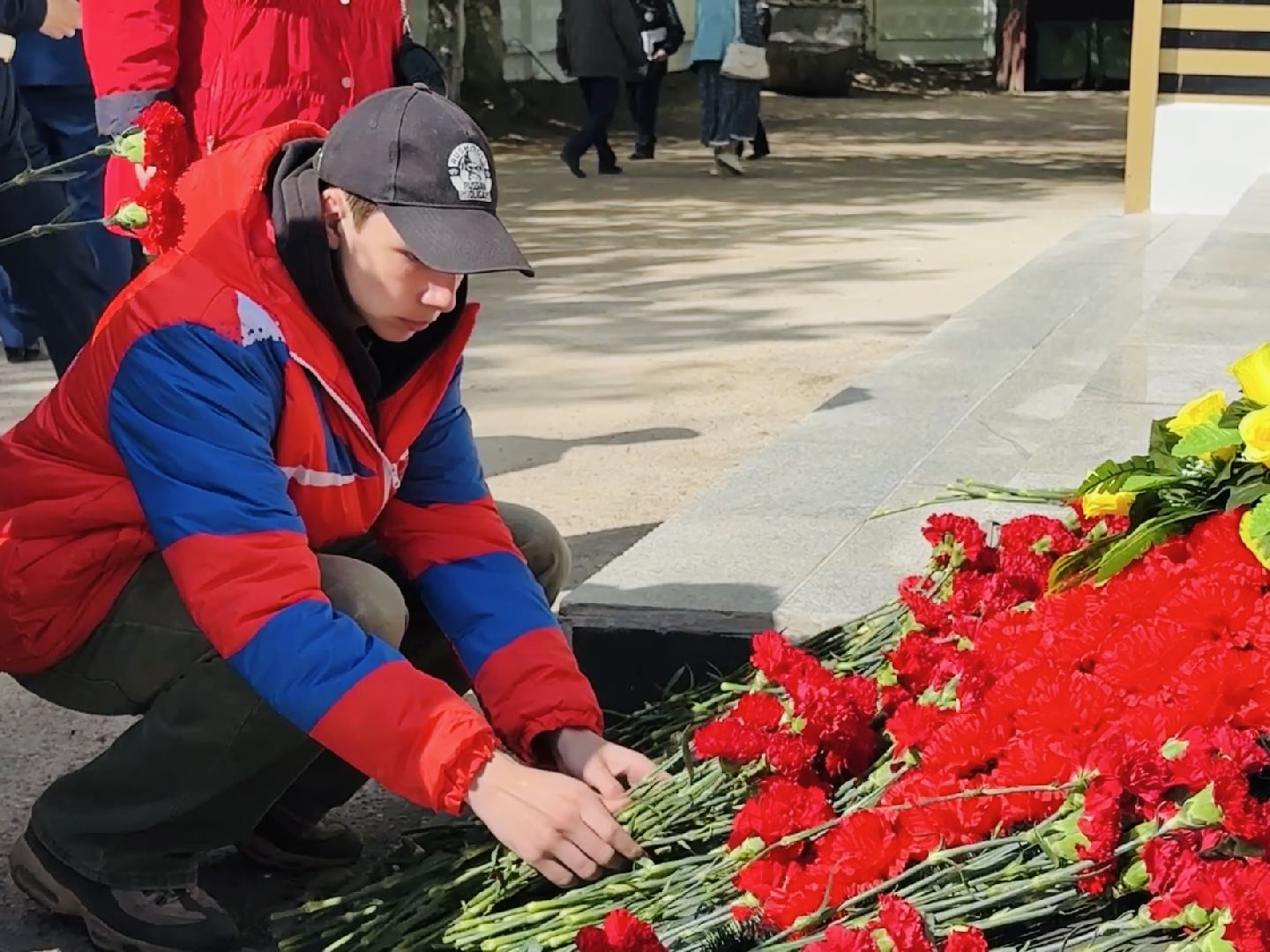 раменское, день победы, возложение цветов к мемориалу скорбящей матери, 9 мая,