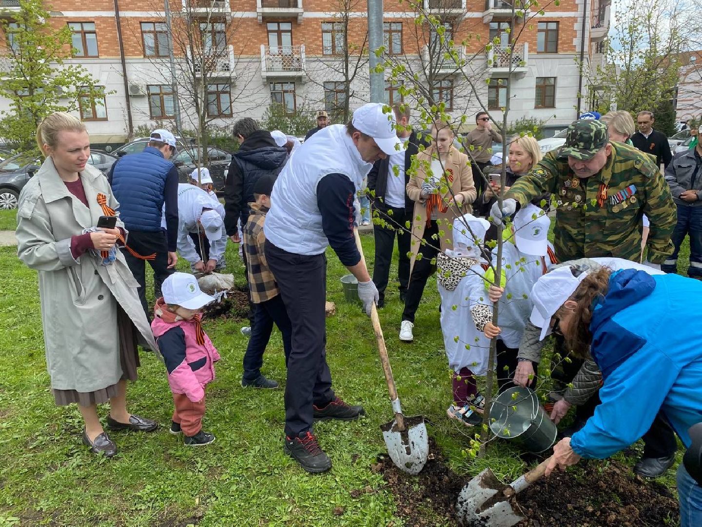сад памяти, посадить дерево, новый сад в Опалихе,