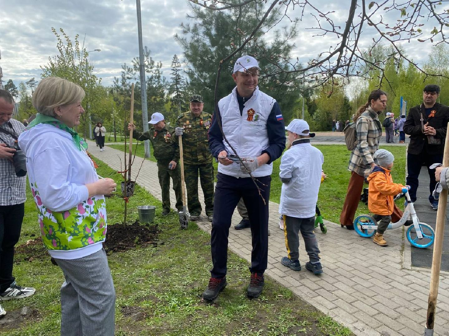 сад памяти, посадить дерево, новый сад в Опалихе,