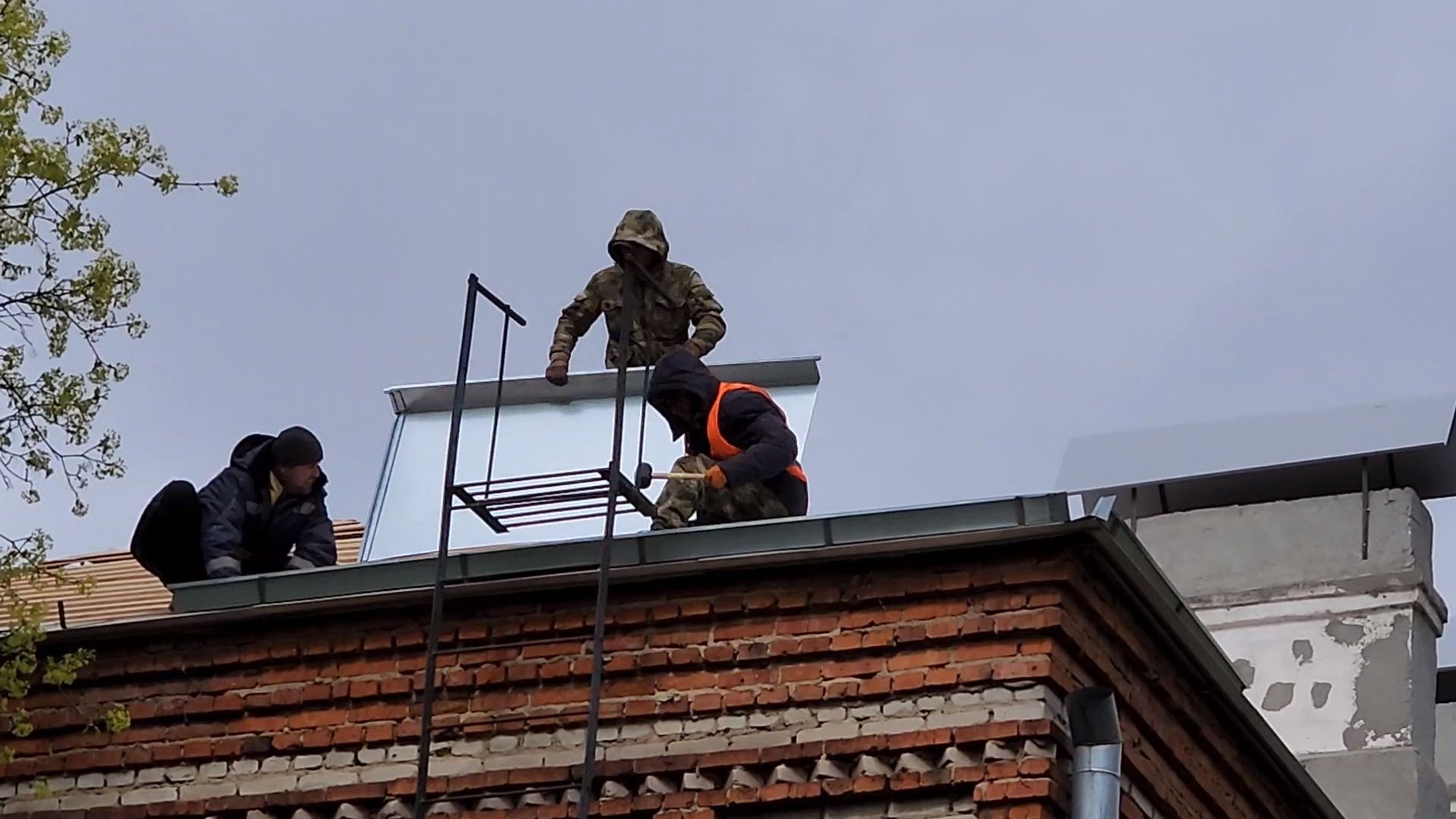 Чехов, улица Ильича, жилой дом, ремонт кровли, крыша, капитальный ремонт, гидроизоляция, теплоизоляция, стропила и перекрытия, каркас кровли, фонд капремонта московской области,