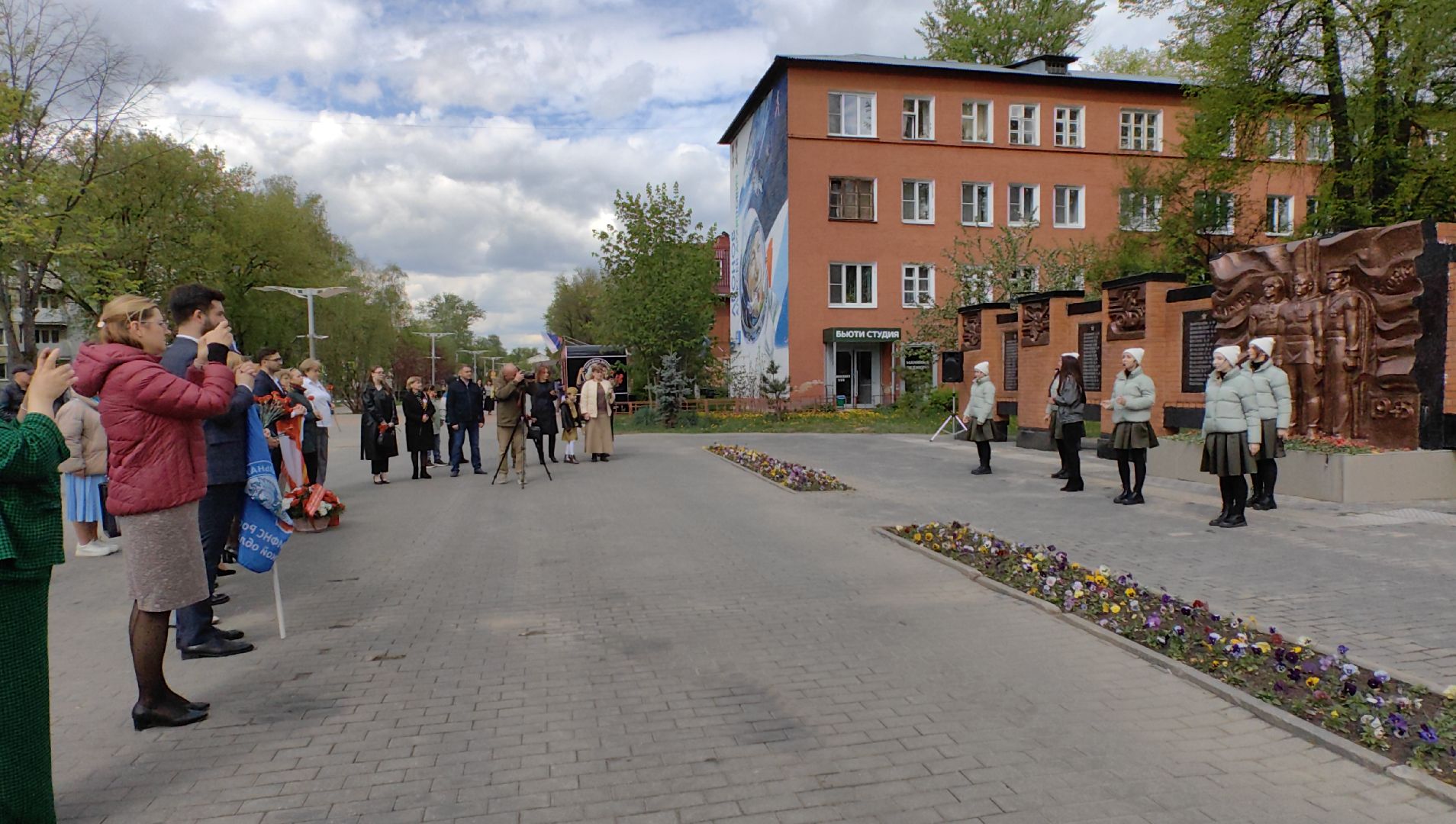 митинг, памятник, цветы, администрация, жители,